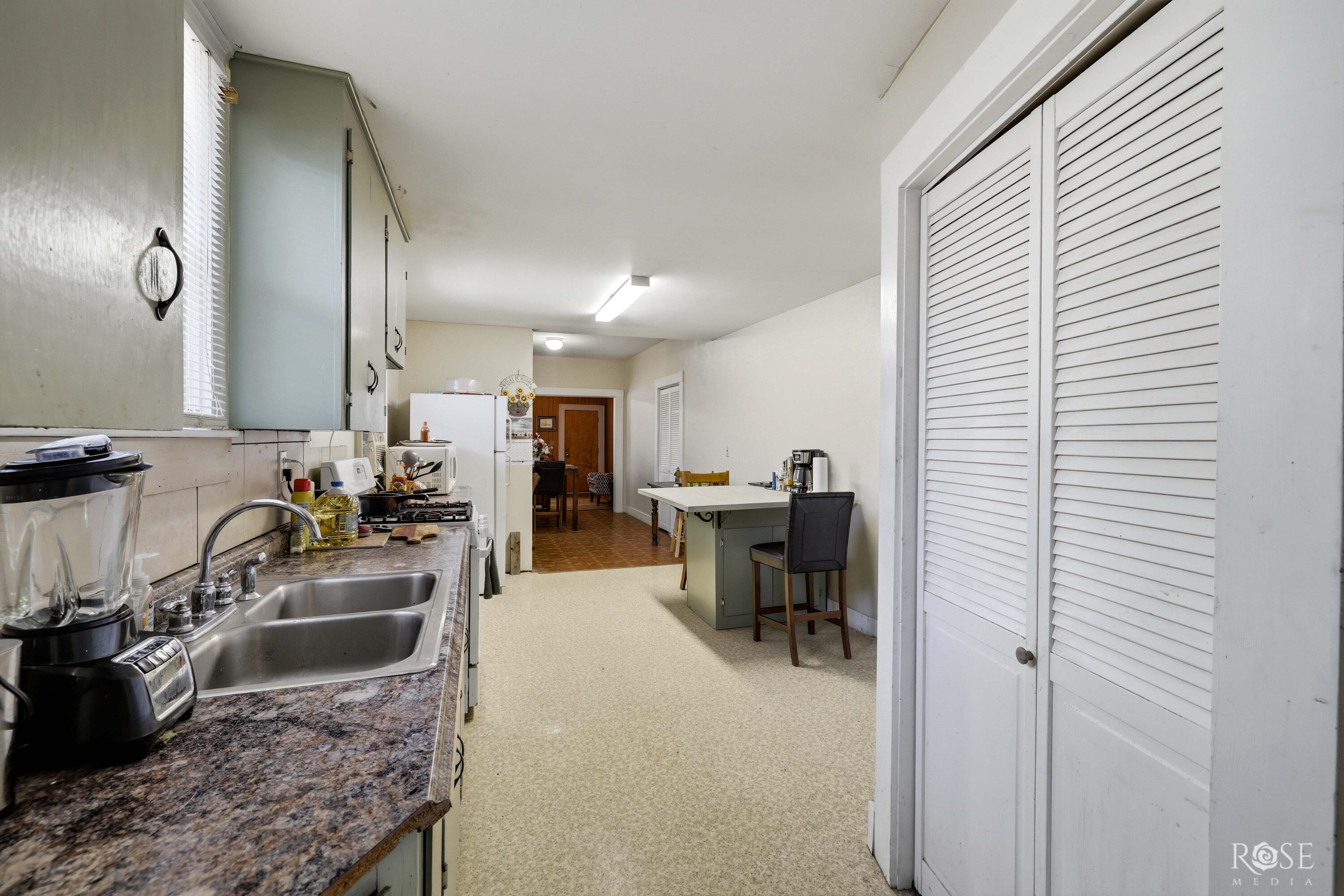 306 Ave E Property Photo 16
