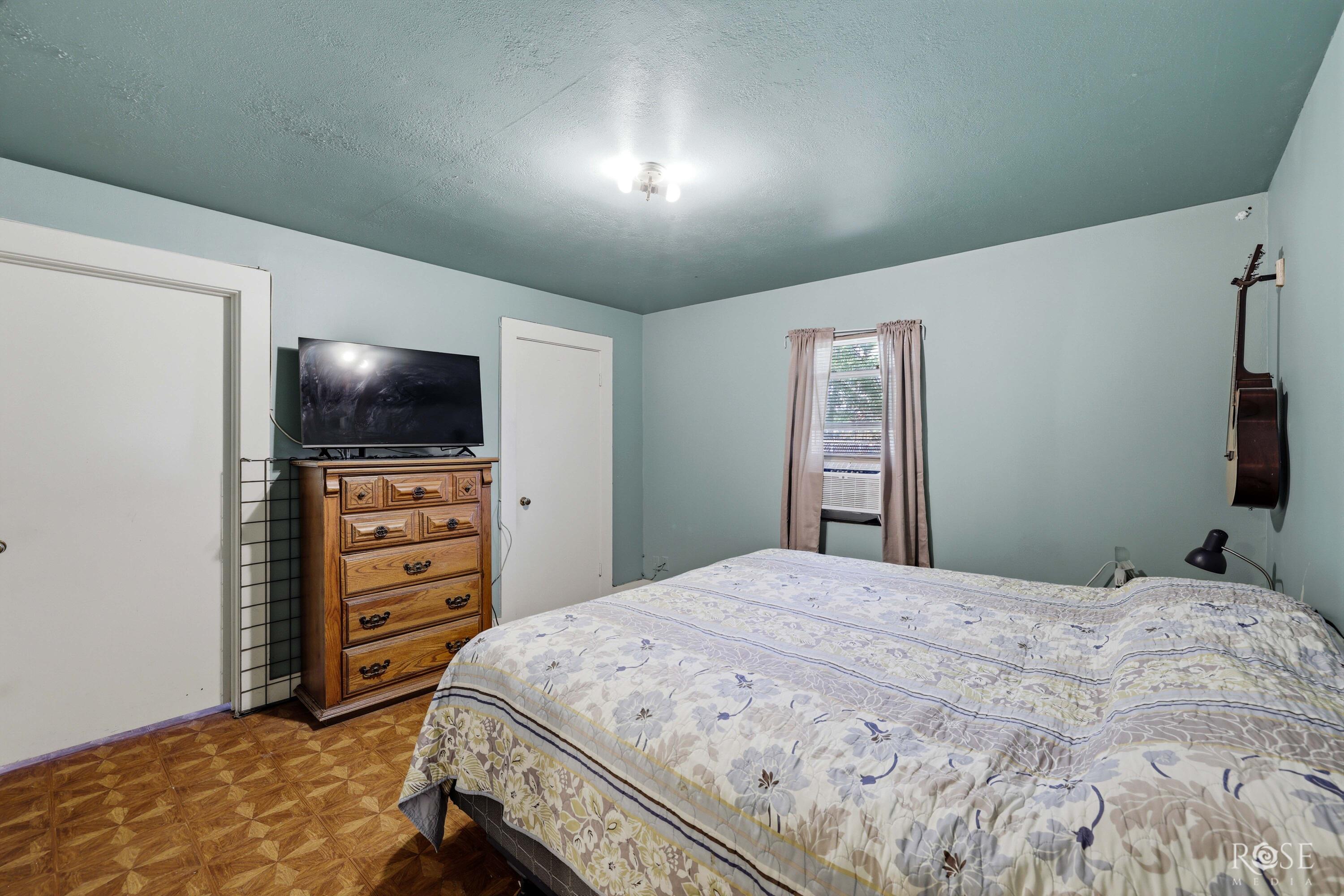 306 Ave E Property Photo 19