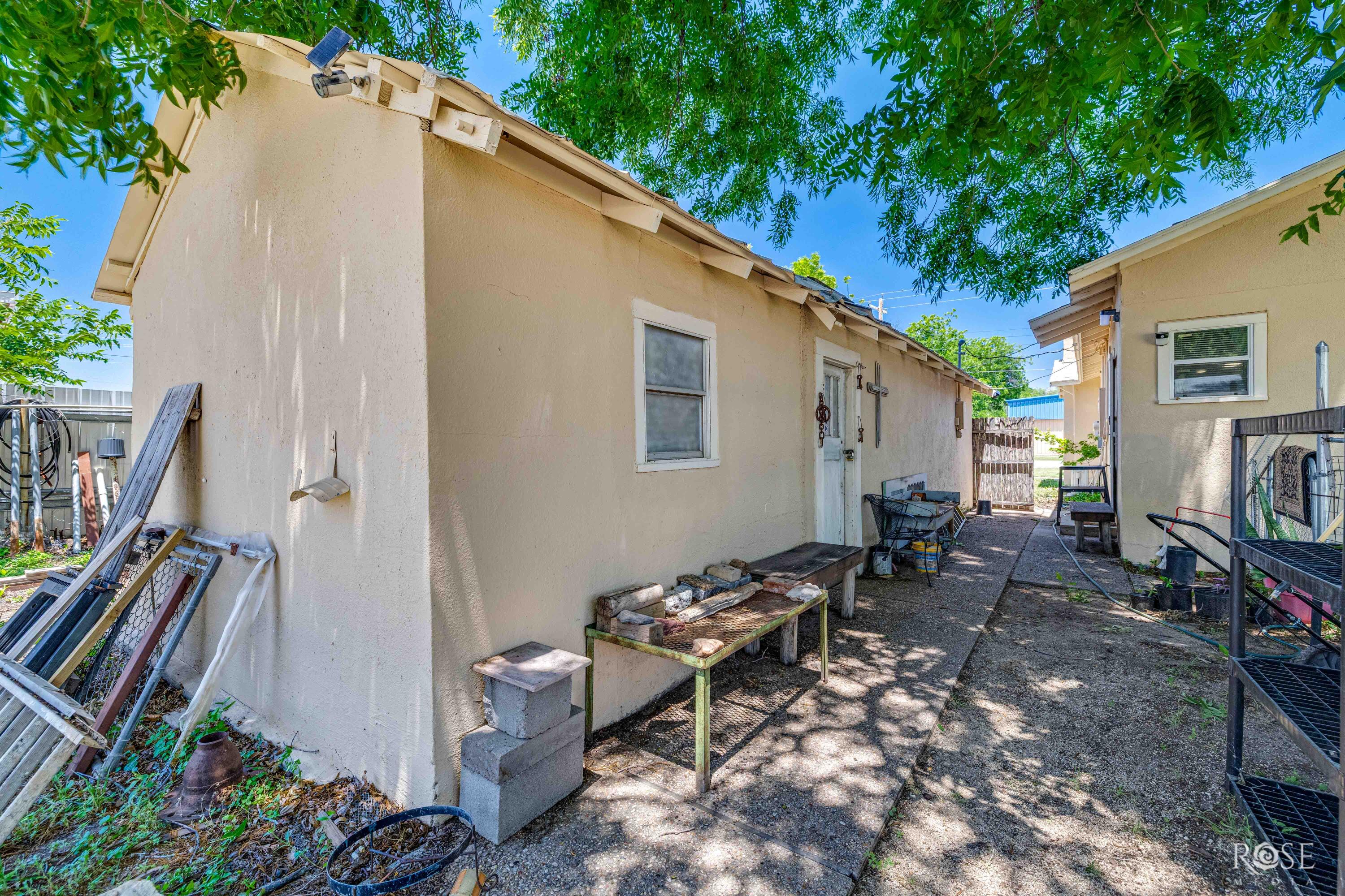 306 Ave E Property Photo 25