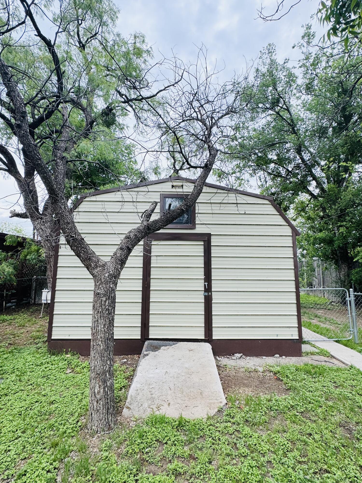 1510 E Harris Avenue Property Photo 11