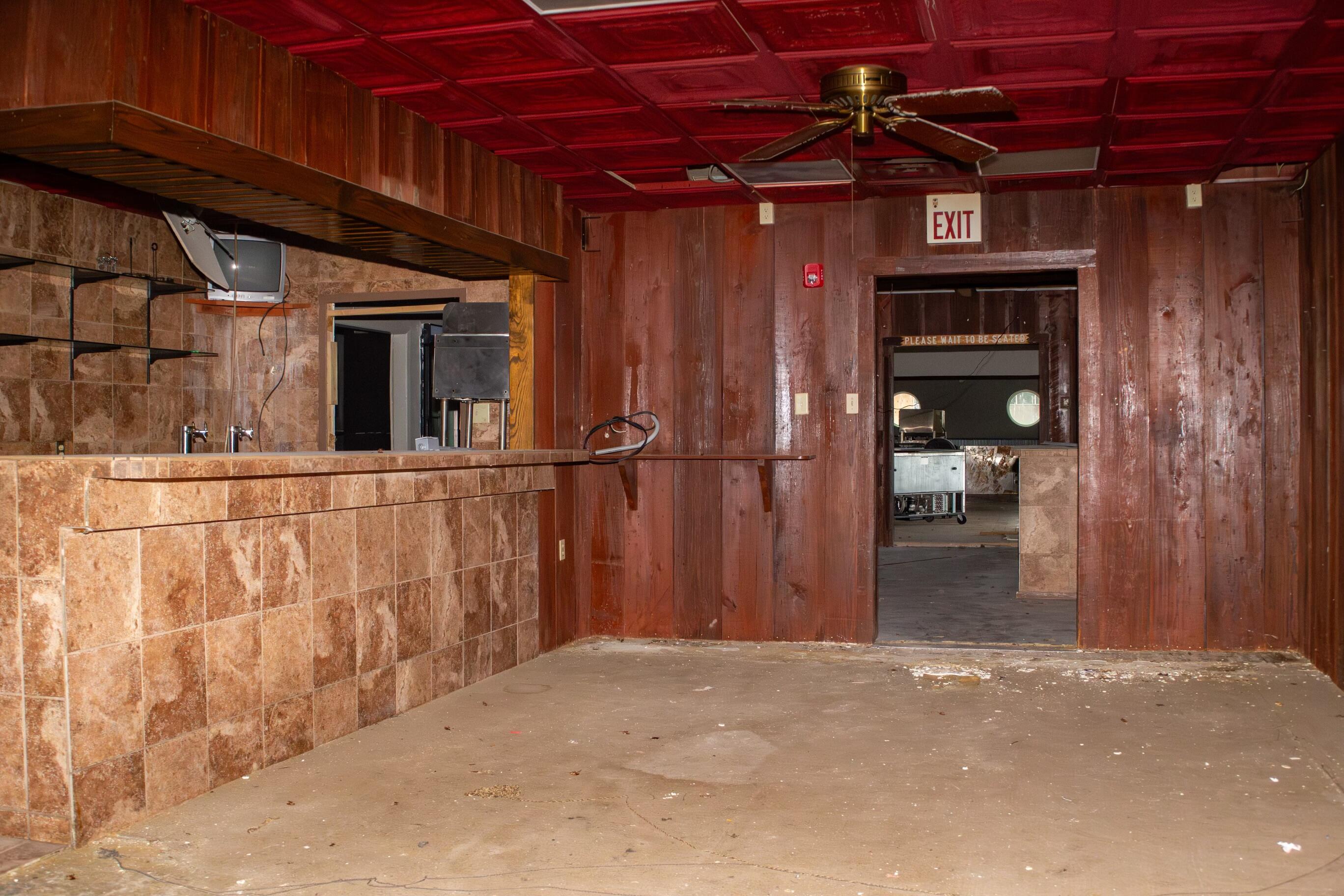 2715 Sherwood Way Property Photo 4