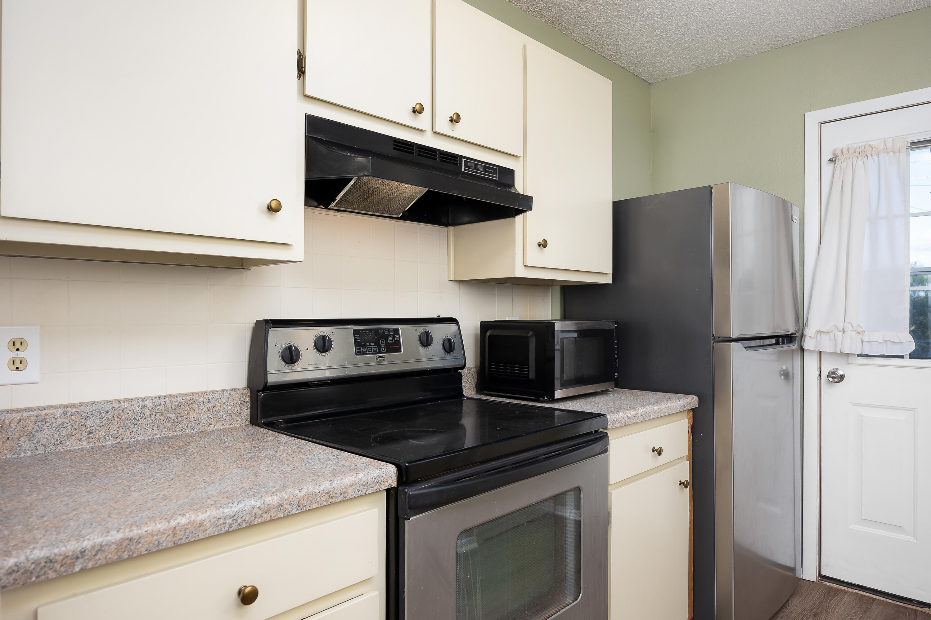 144 Stoneham Street Property Photo 6