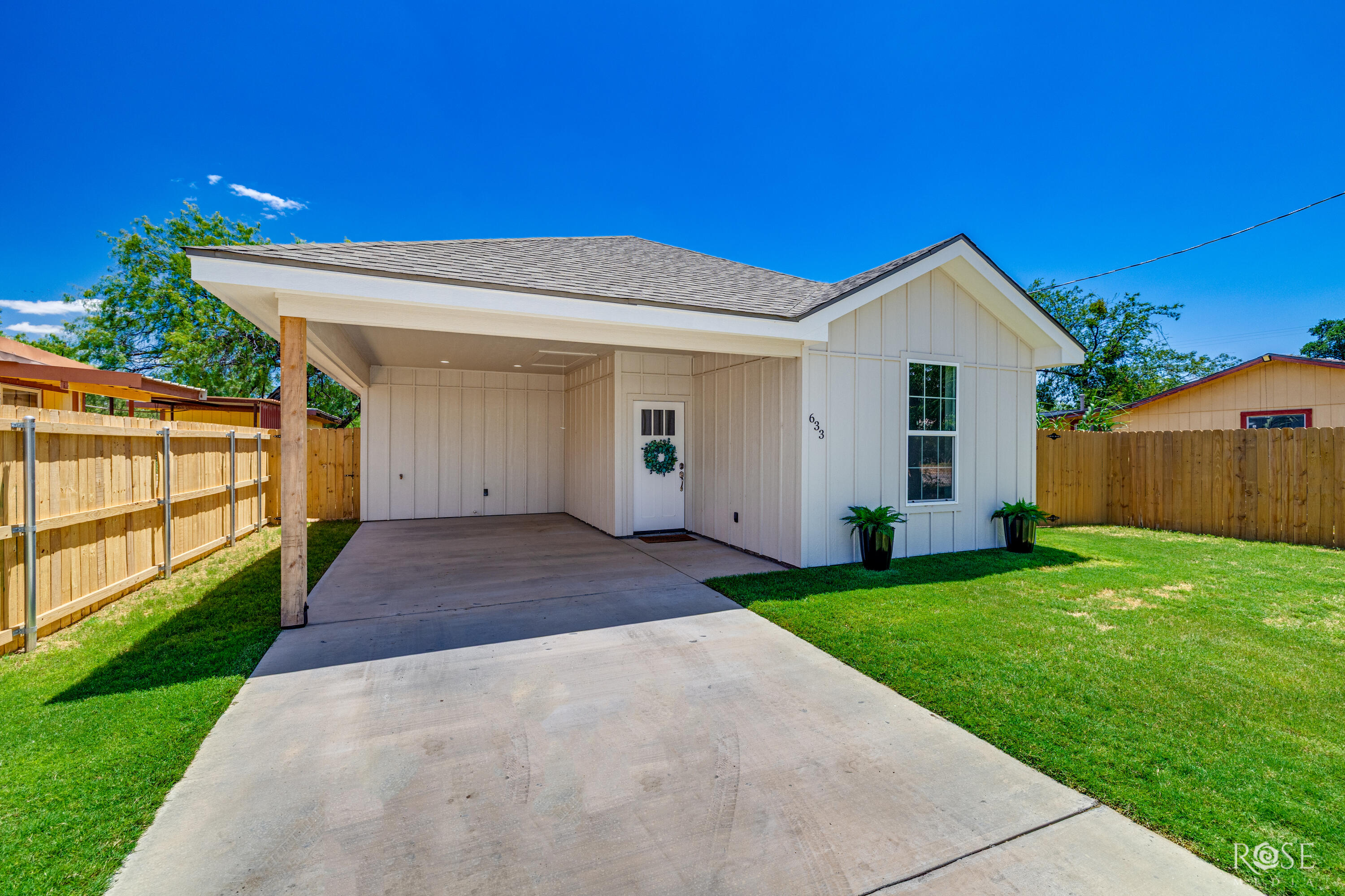 633 W Avenue Z Property Photo 4