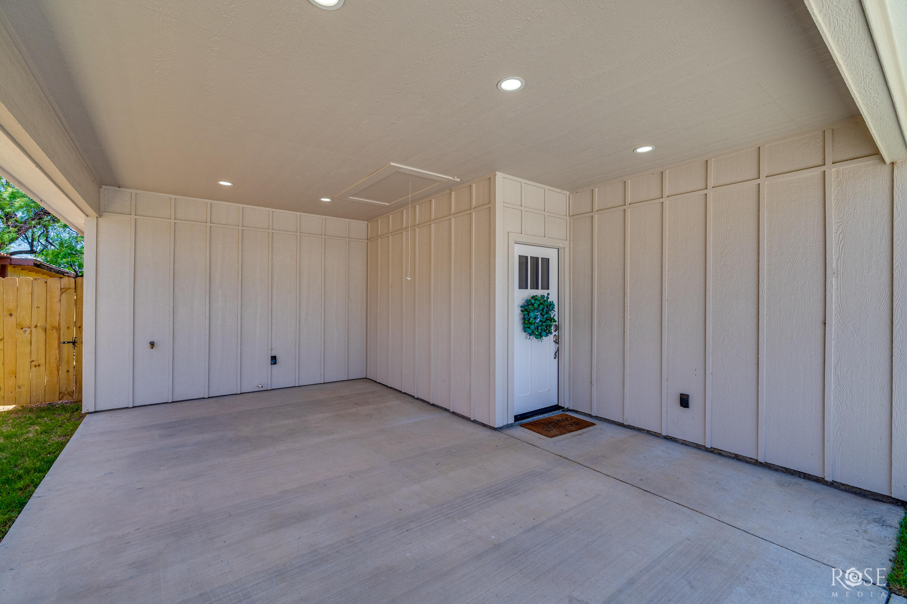 633 W Avenue Z Property Photo 8