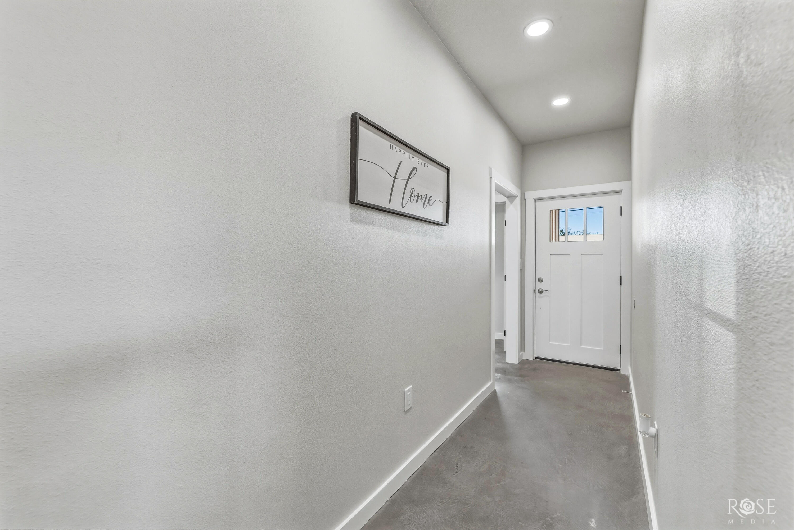 633 W Avenue Z Property Photo 9