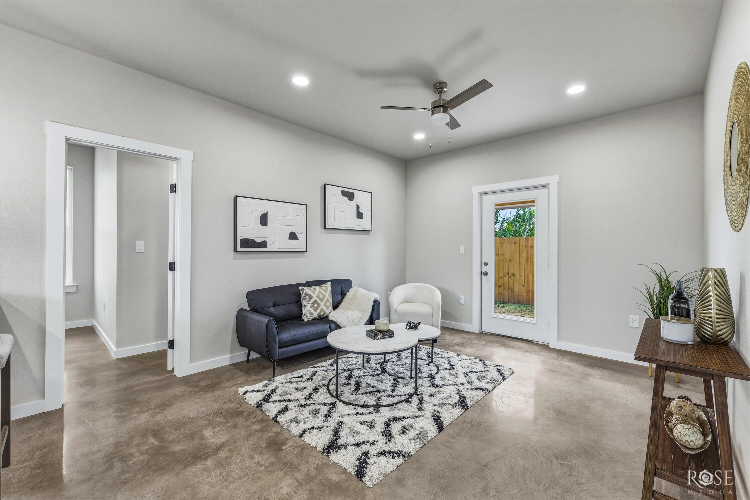 633 W Avenue Z Property Photo 10