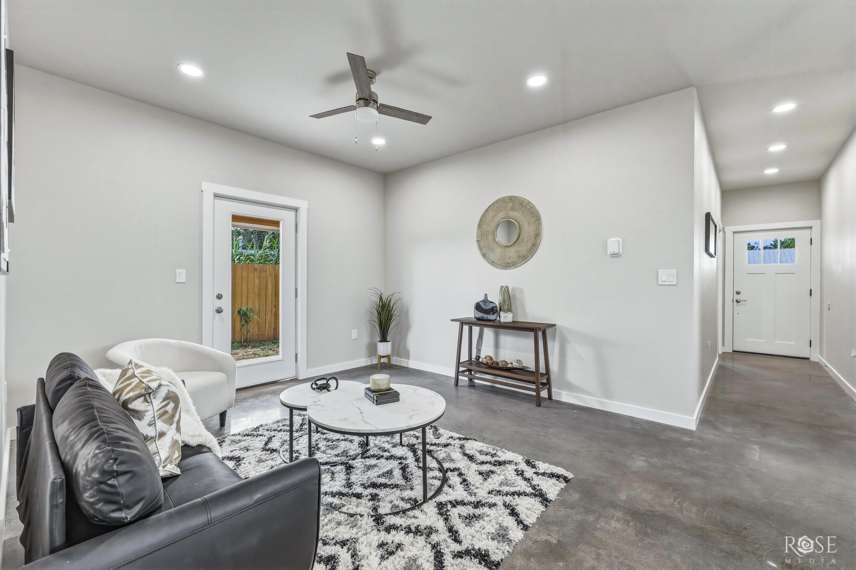 633 W Avenue Z Property Photo 11