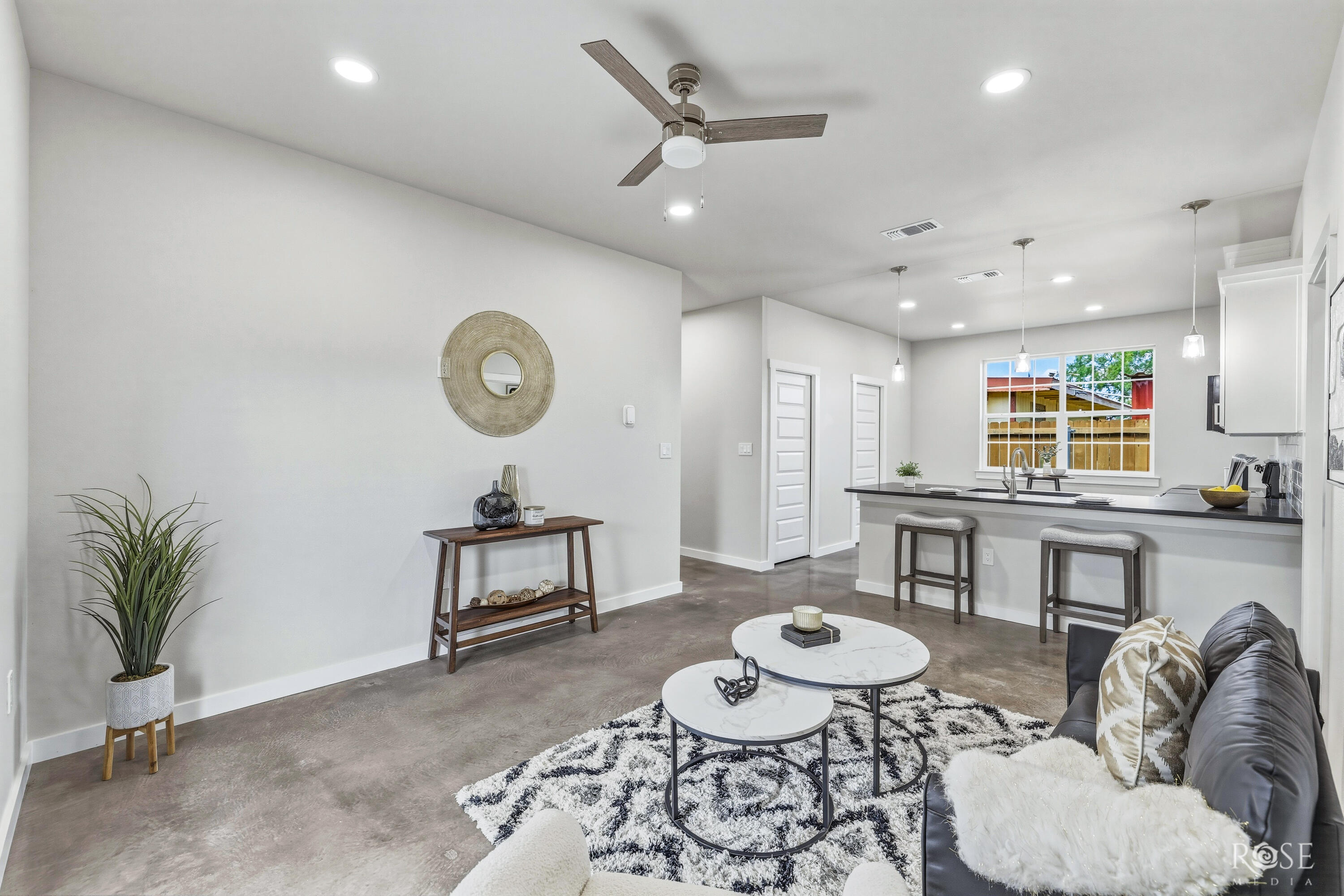 633 W Avenue Z Property Photo 13