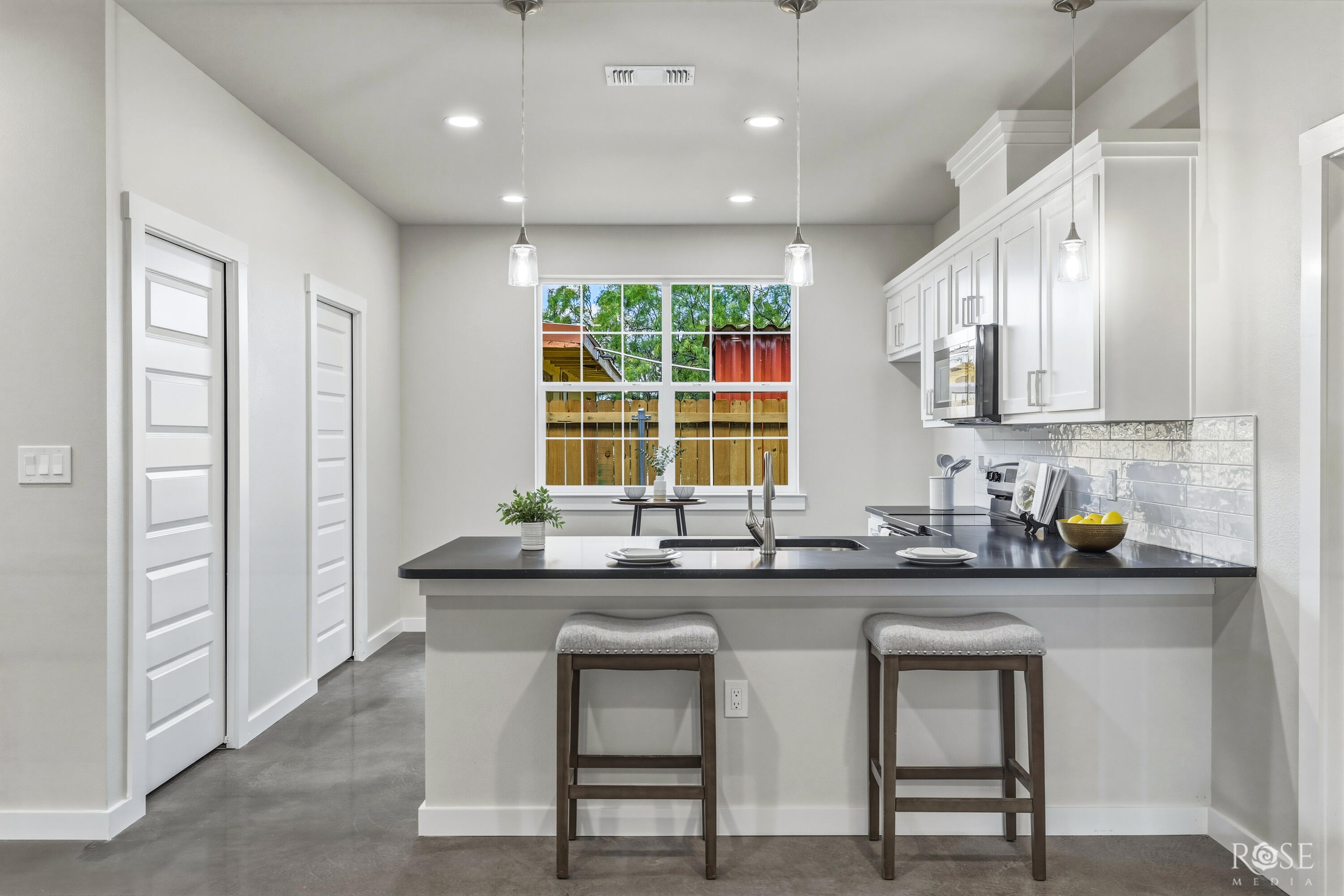 633 W Avenue Z Property Photo 14
