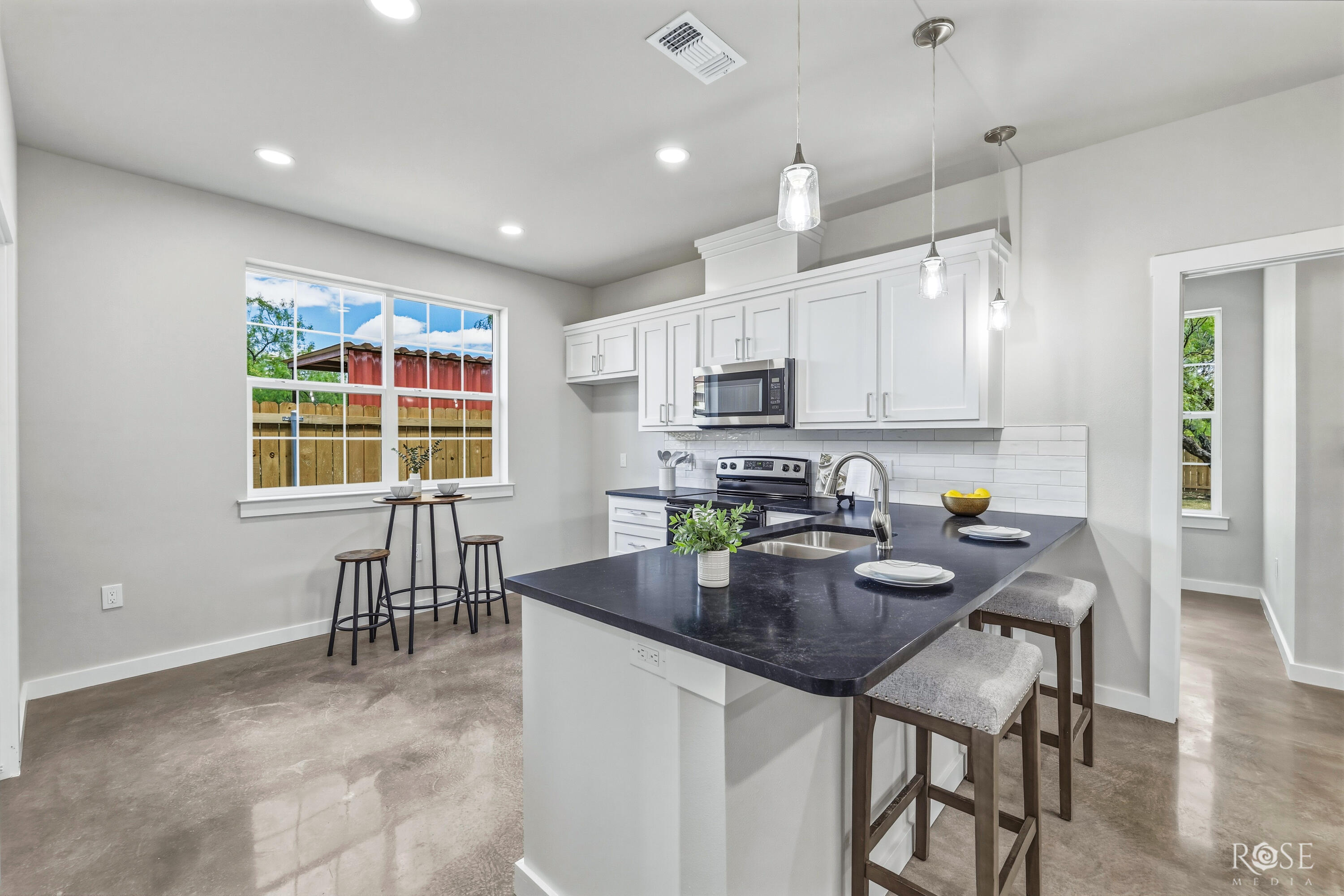 633 W Avenue Z Property Photo 15