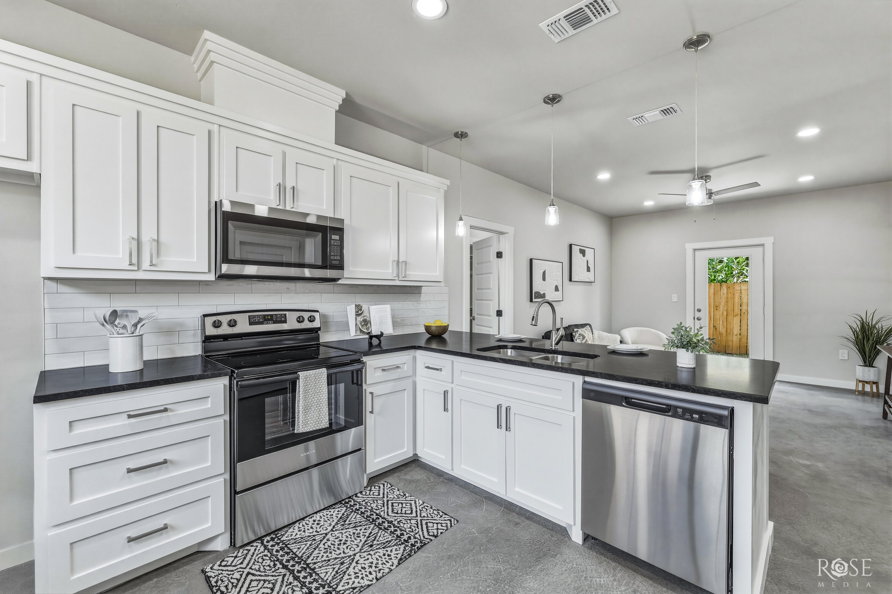 633 W Avenue Z Property Photo 16