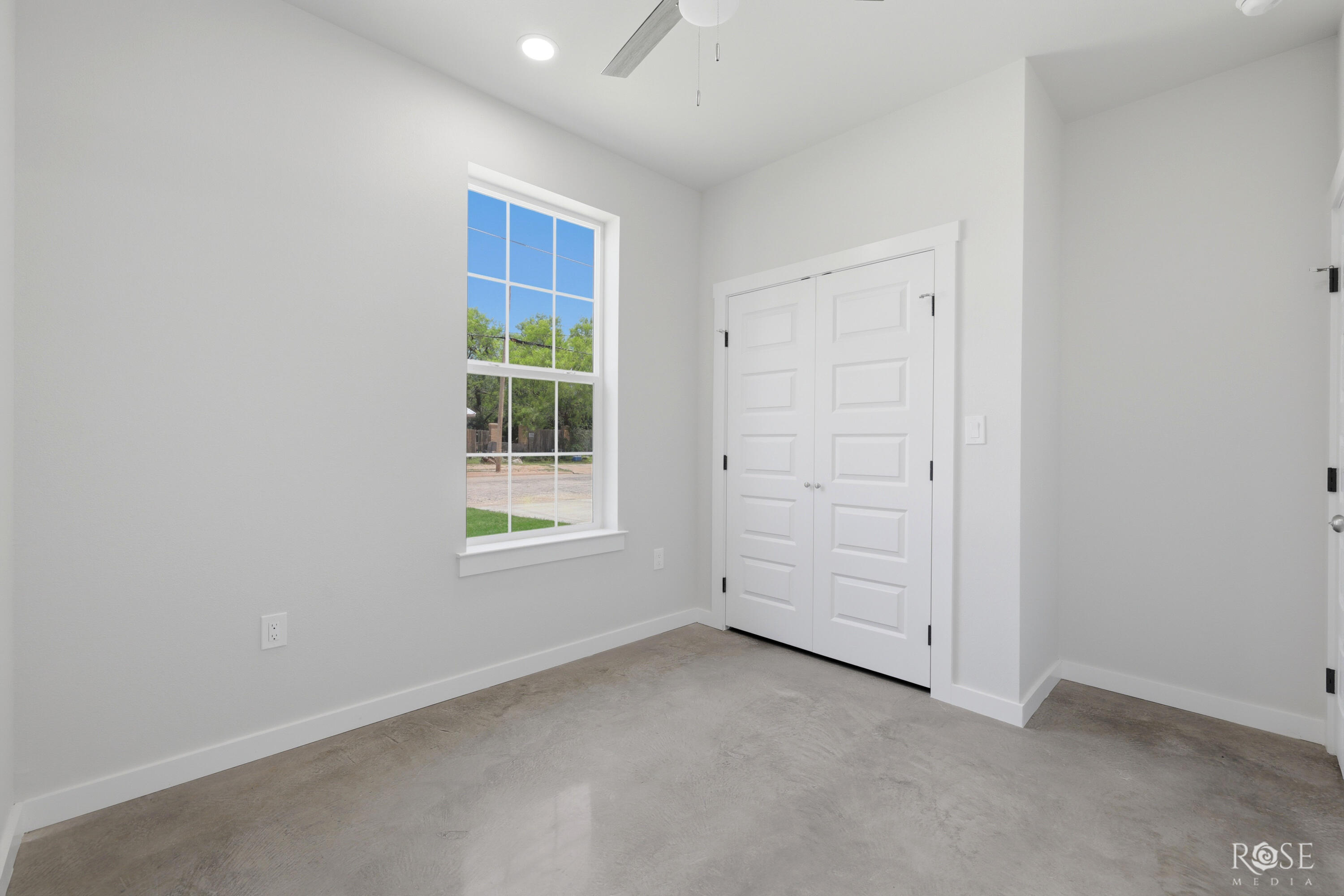 633 W Avenue Z Property Photo 25