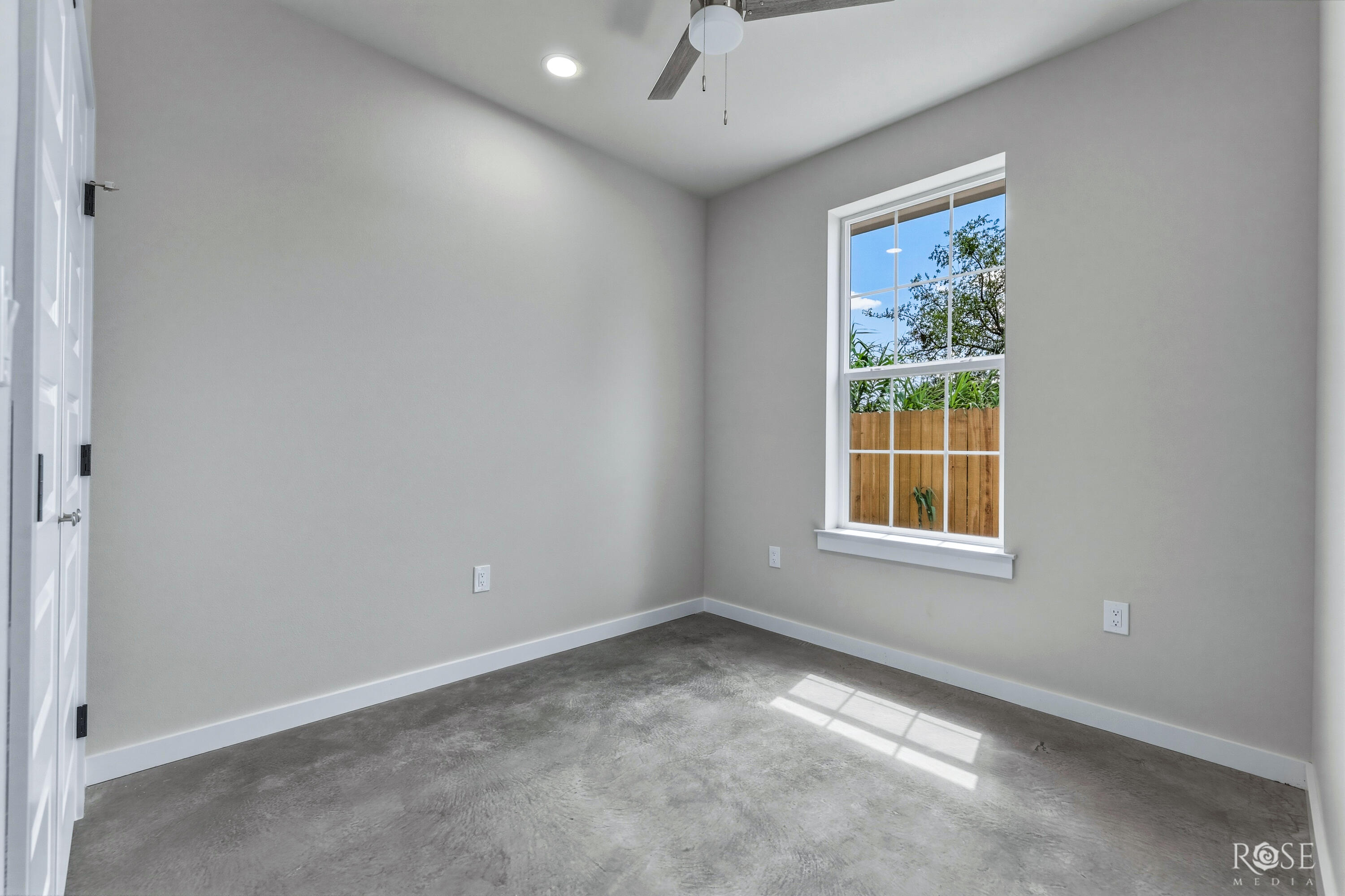 633 W Avenue Z Property Photo 27