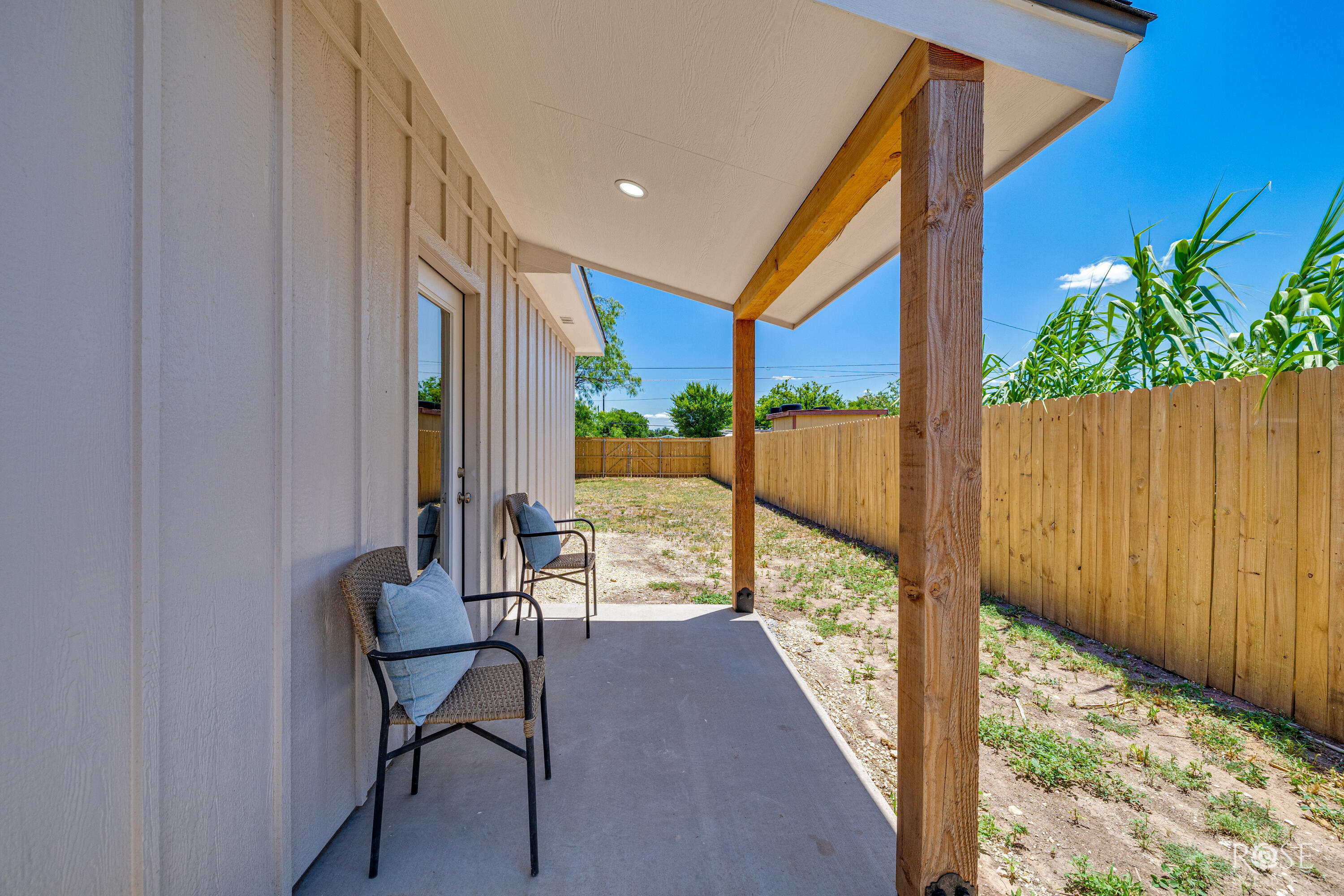 633 W Avenue Z Property Photo 29