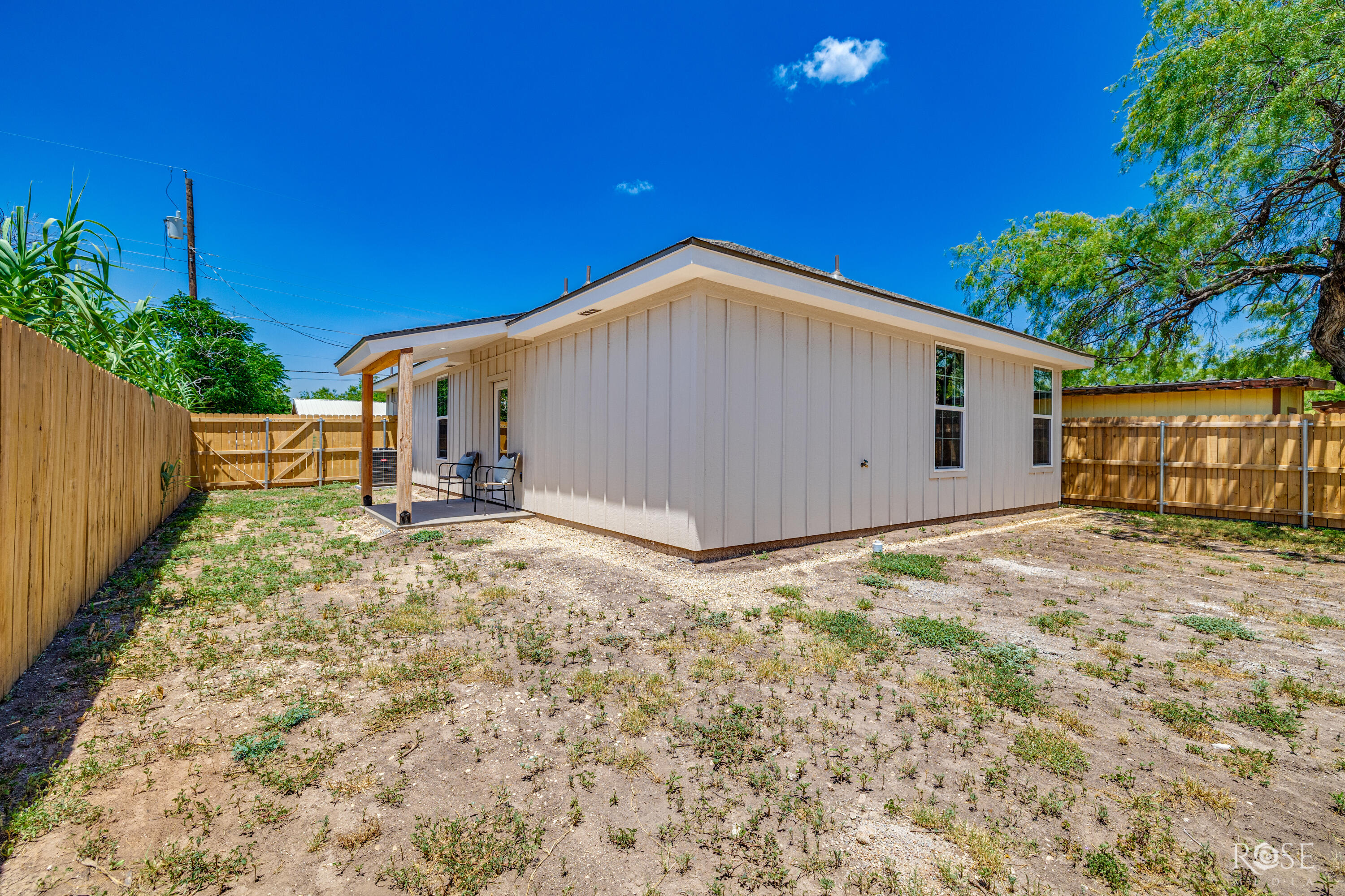 633 W Avenue Z Property Photo 32