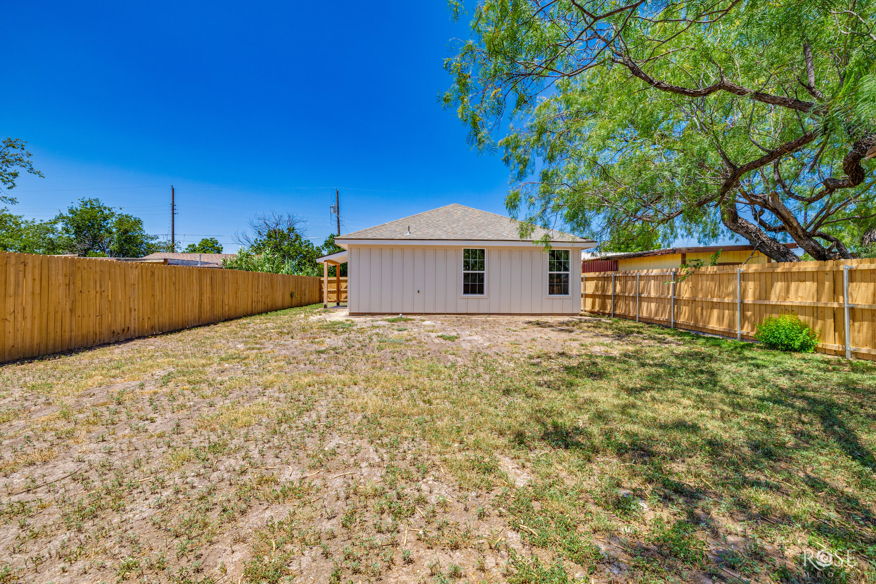 633 W Avenue Z Property Photo 33