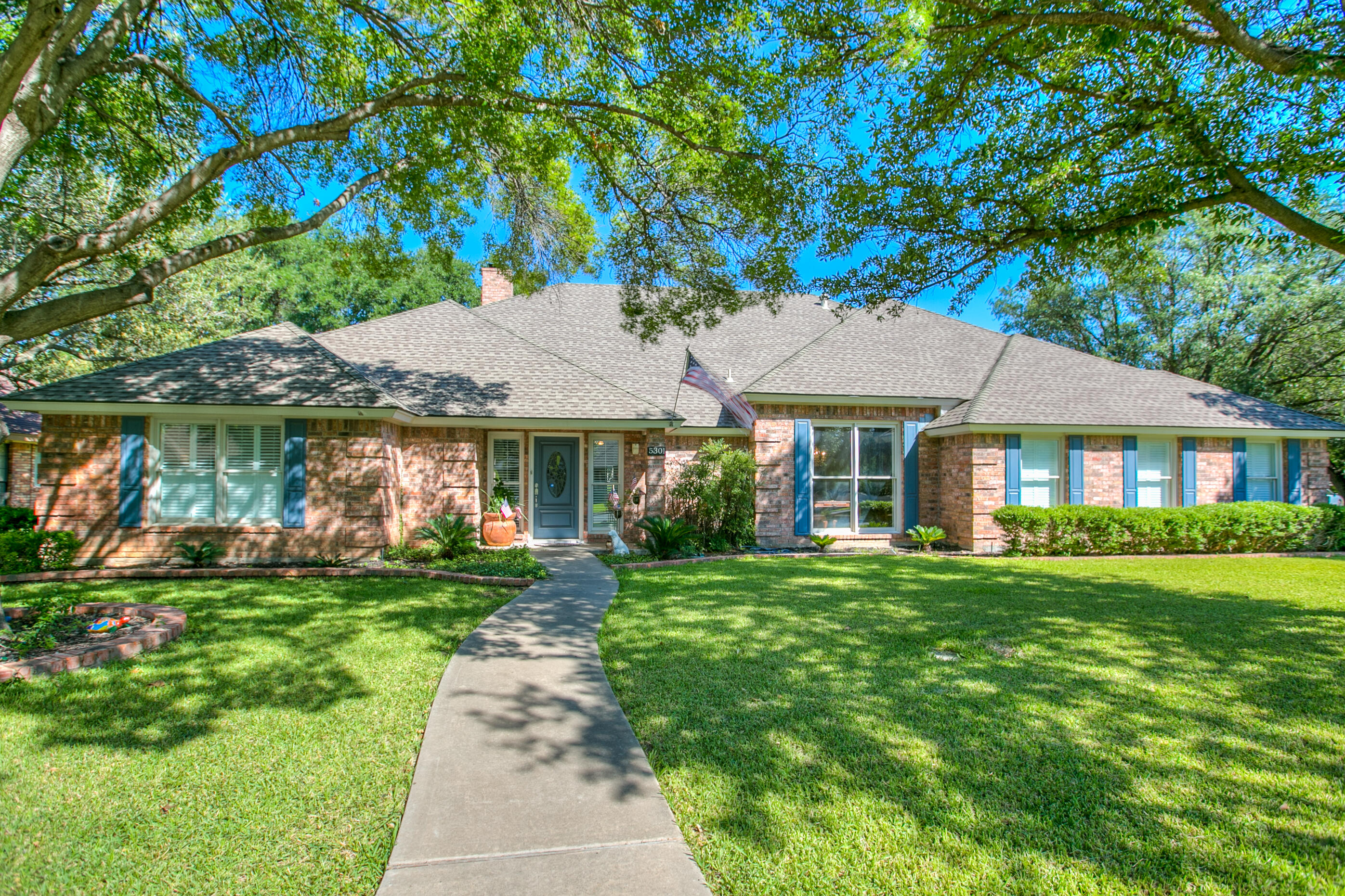 5301 Beverly Drive Property Photo 4
