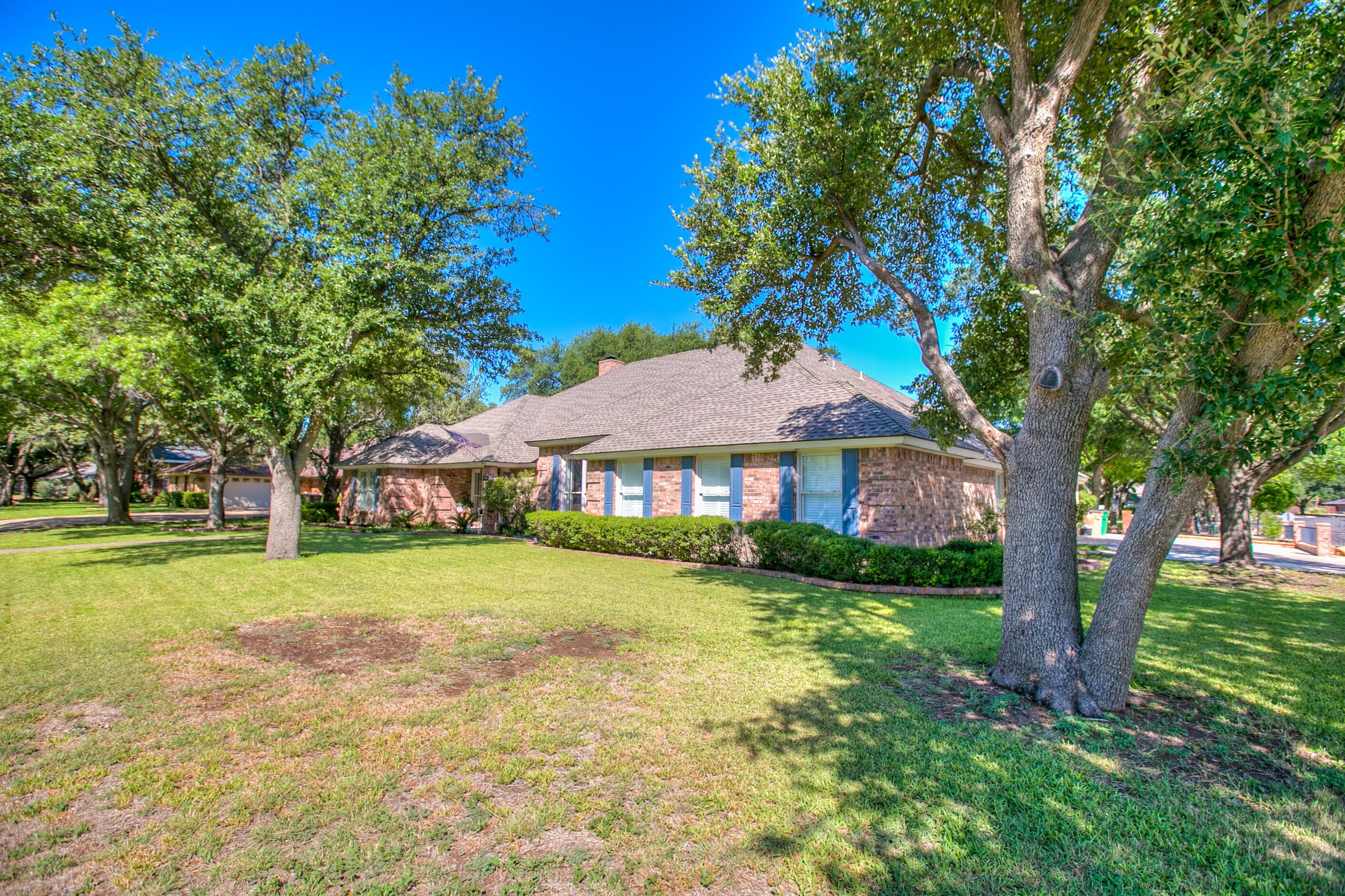 5301 Beverly Drive Property Photo 5