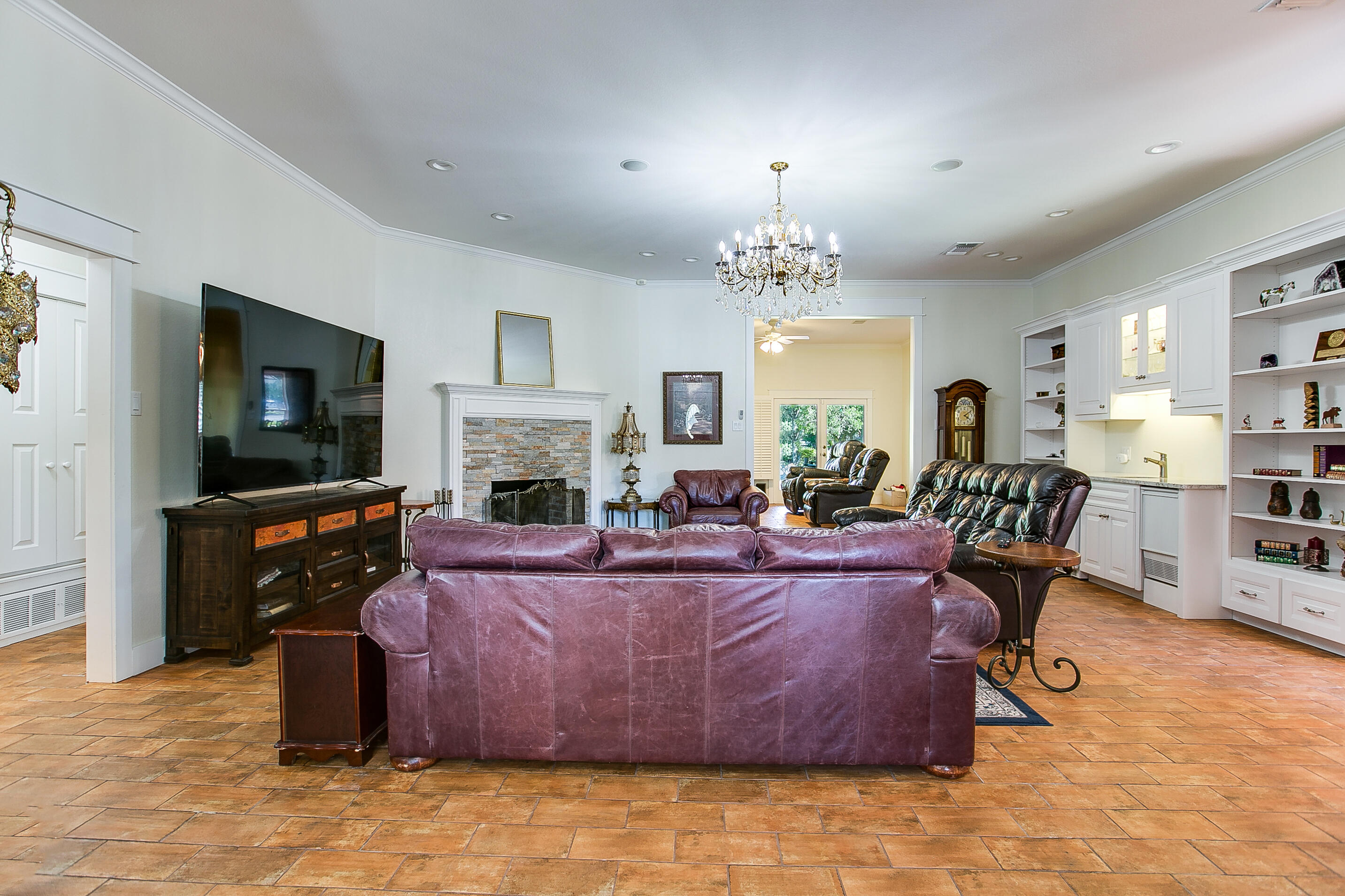 5301 Beverly Drive Property Photo 8