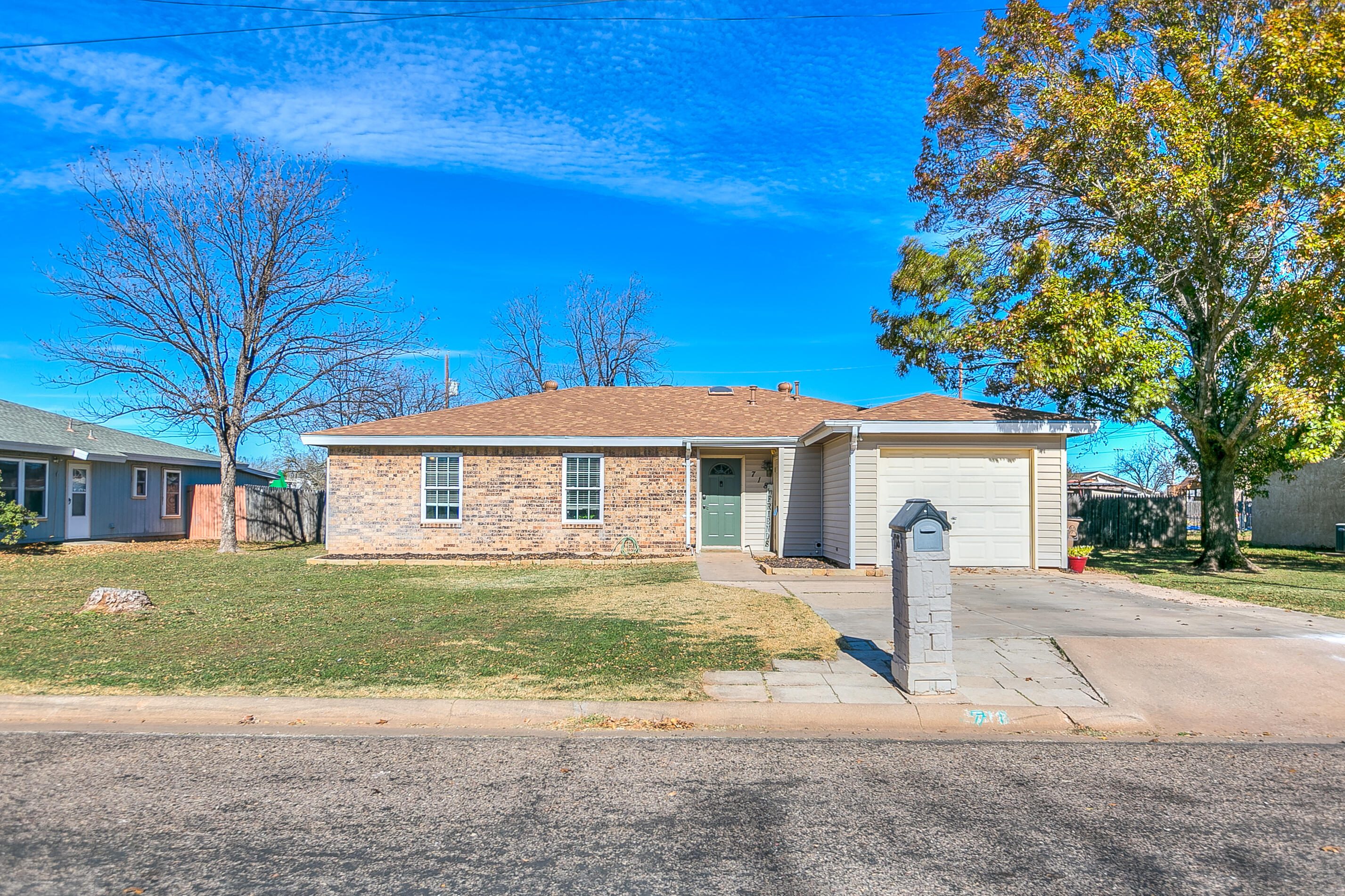 718 E 45th Street Property Photo 1