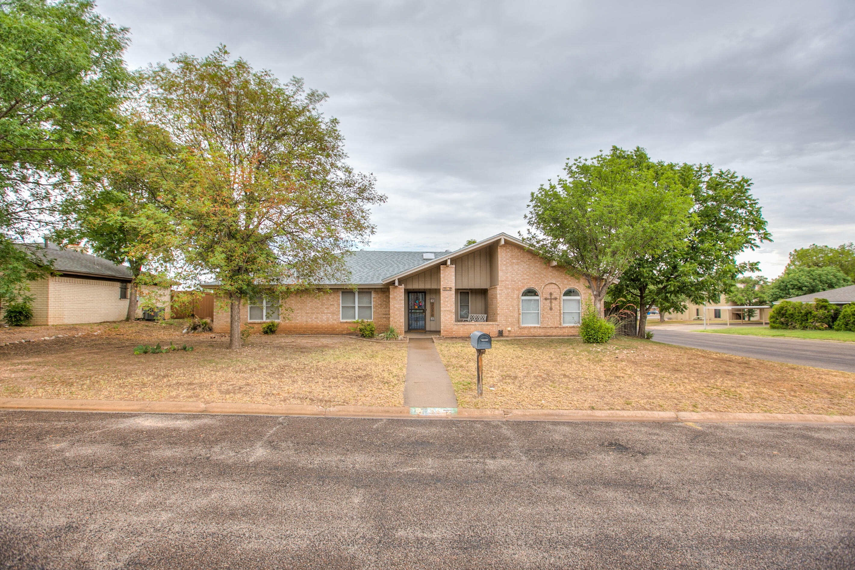 2802 Canyon Creek Drive Property Photo 2