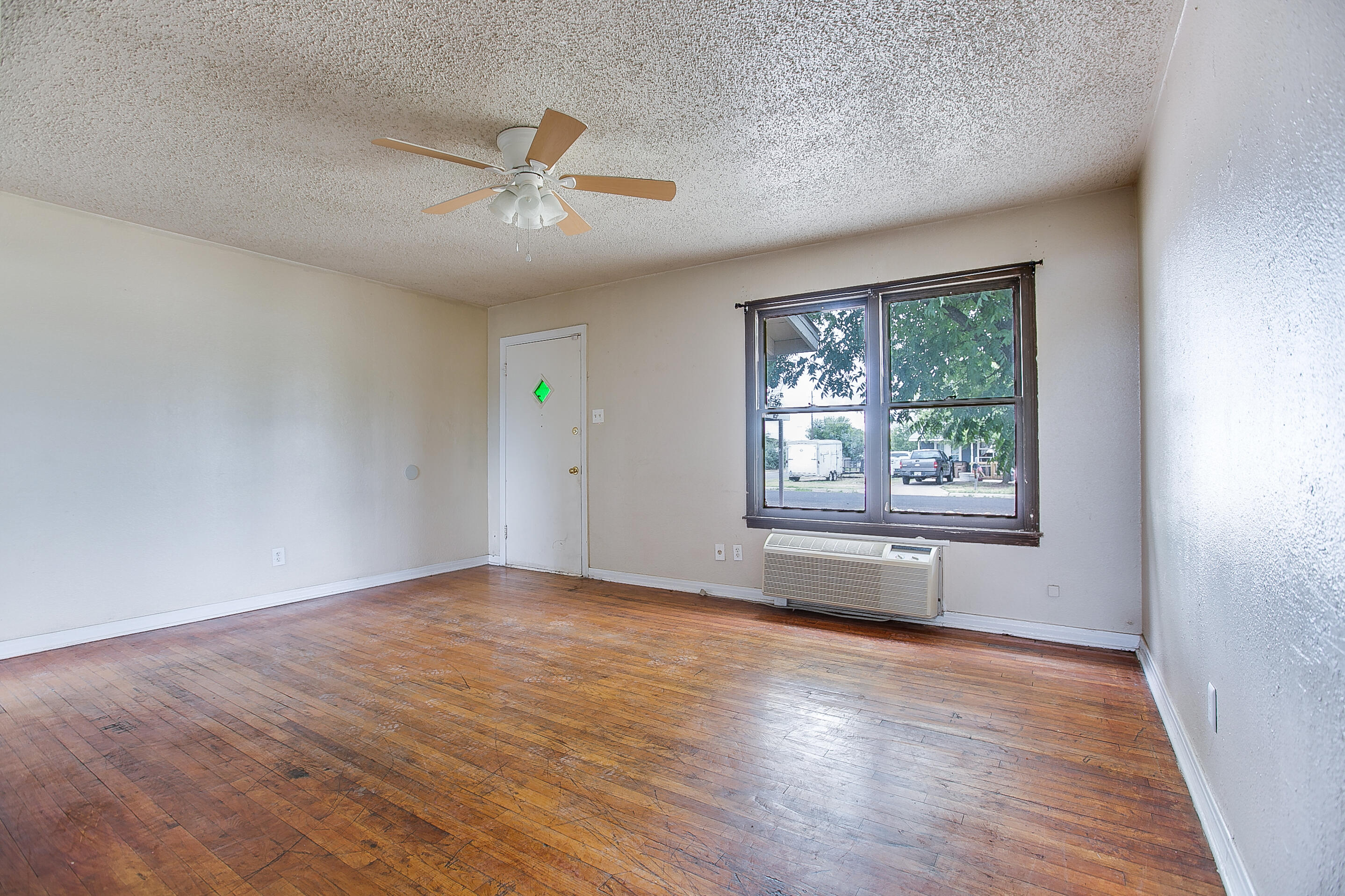 2321 Jomar Street Property Photo 4