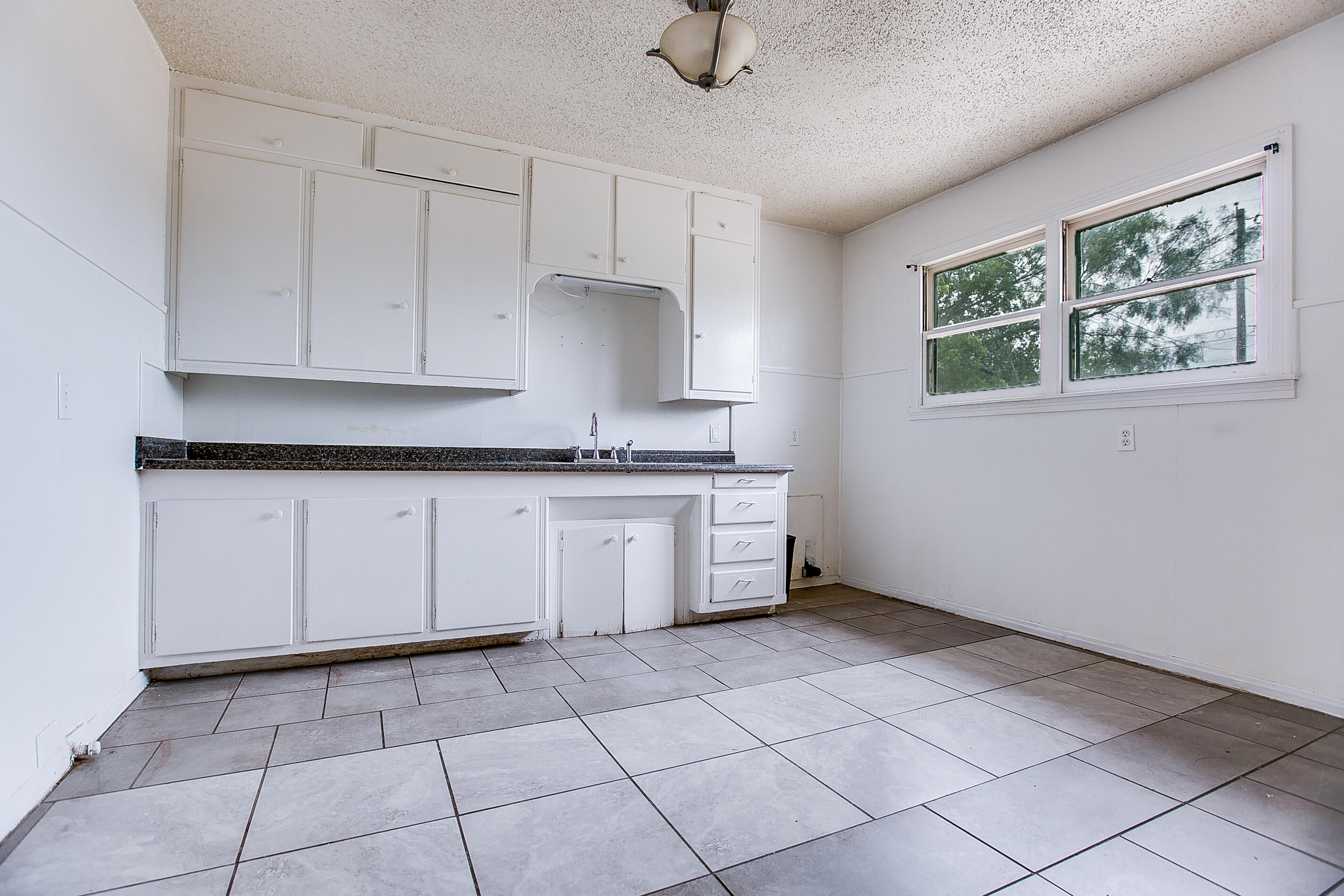 2321 Jomar Street Property Photo 6
