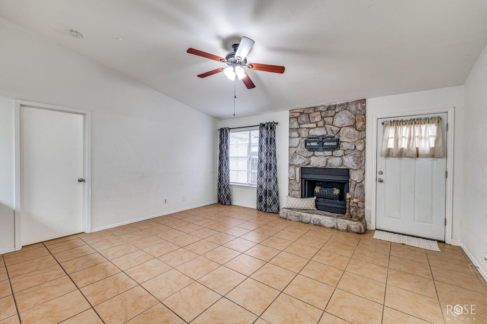 3813 Wild Rye Trail Property Photo 4