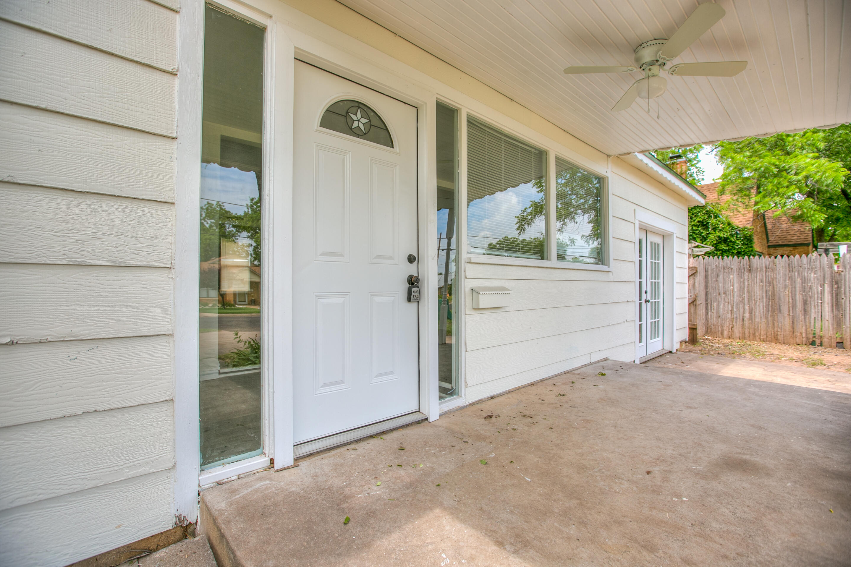 1921 W Avenue J Property Photo 4