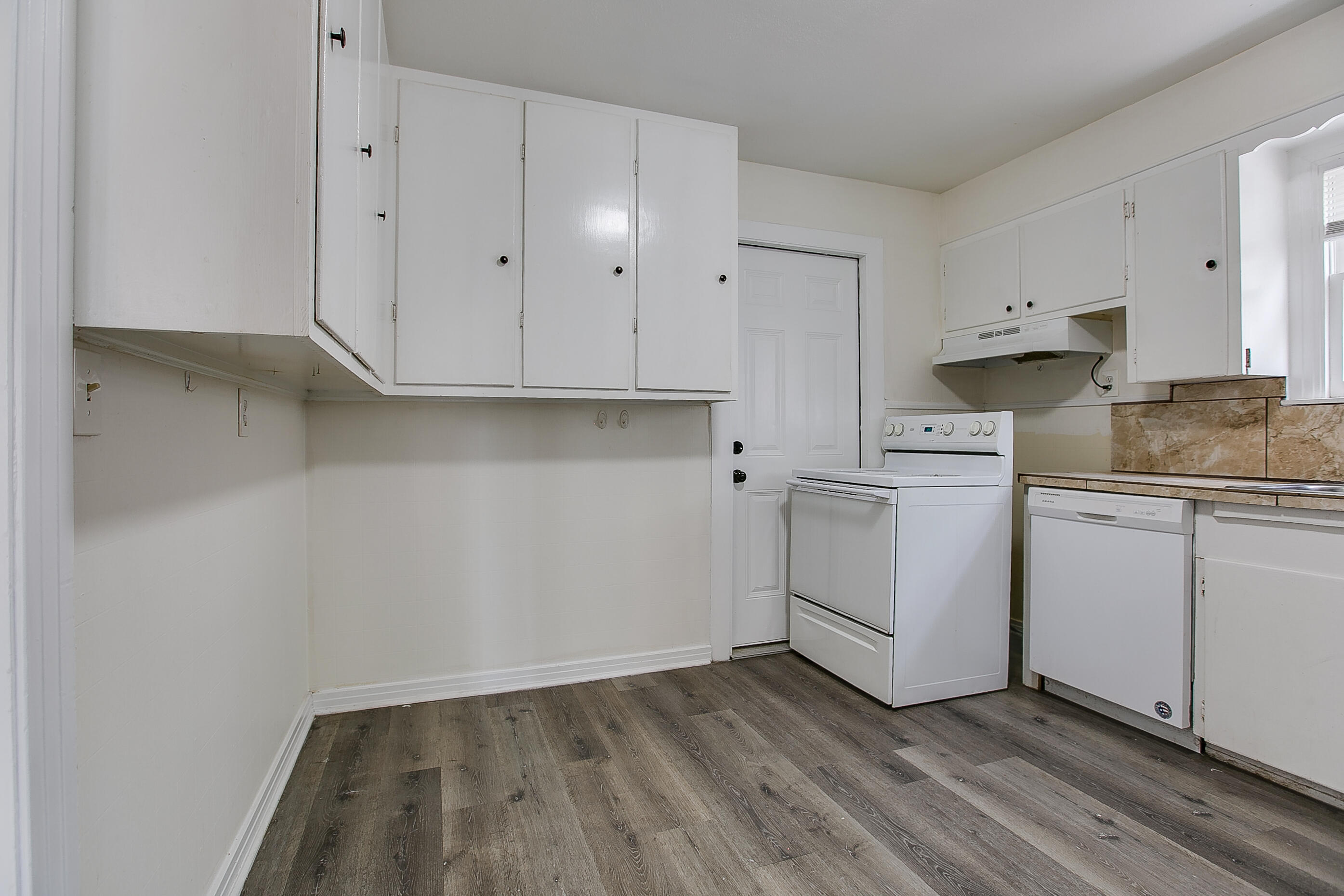 1921 W Avenue J Property Photo 11