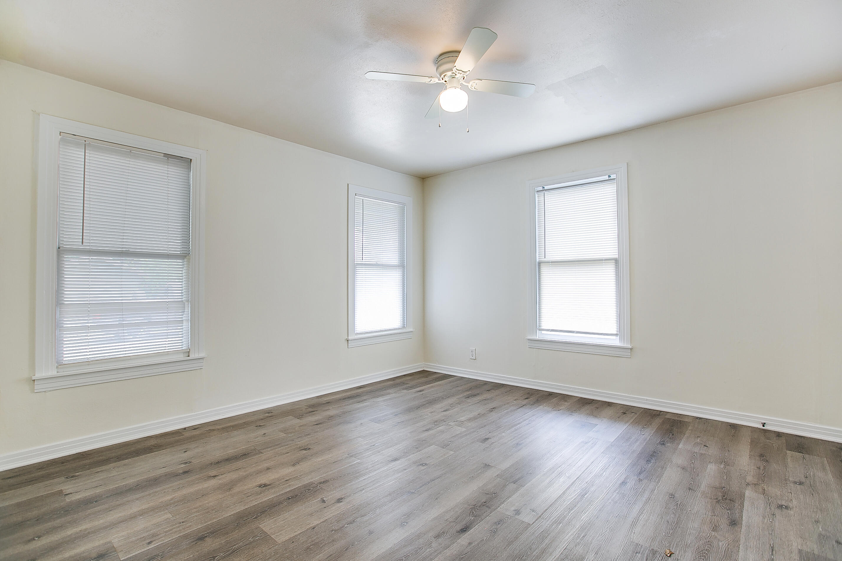 1921 W Avenue J Property Photo 19