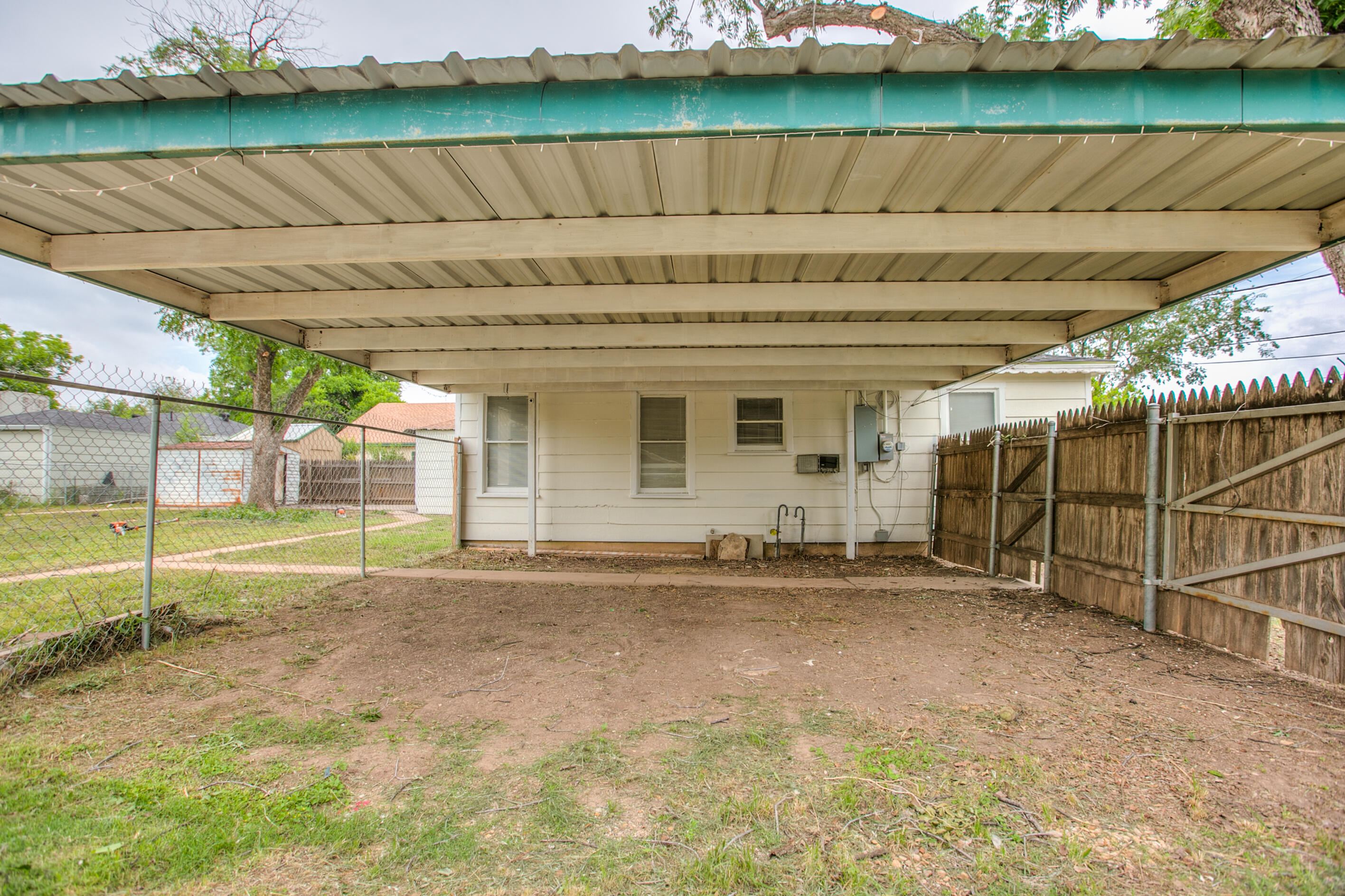 1921 W Avenue J Property Photo 22