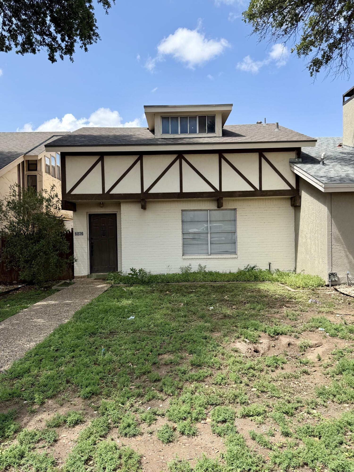 2562 Sunset Drive Property Photo 3