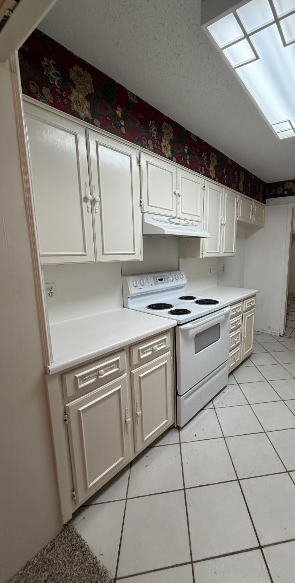 2562 Sunset Drive Property Photo 5