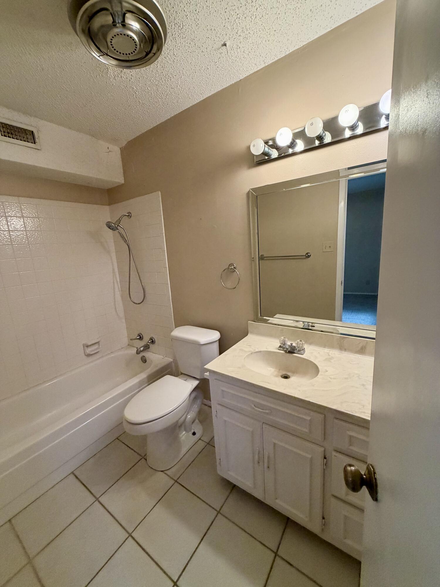 2562 Sunset Drive Property Photo 10