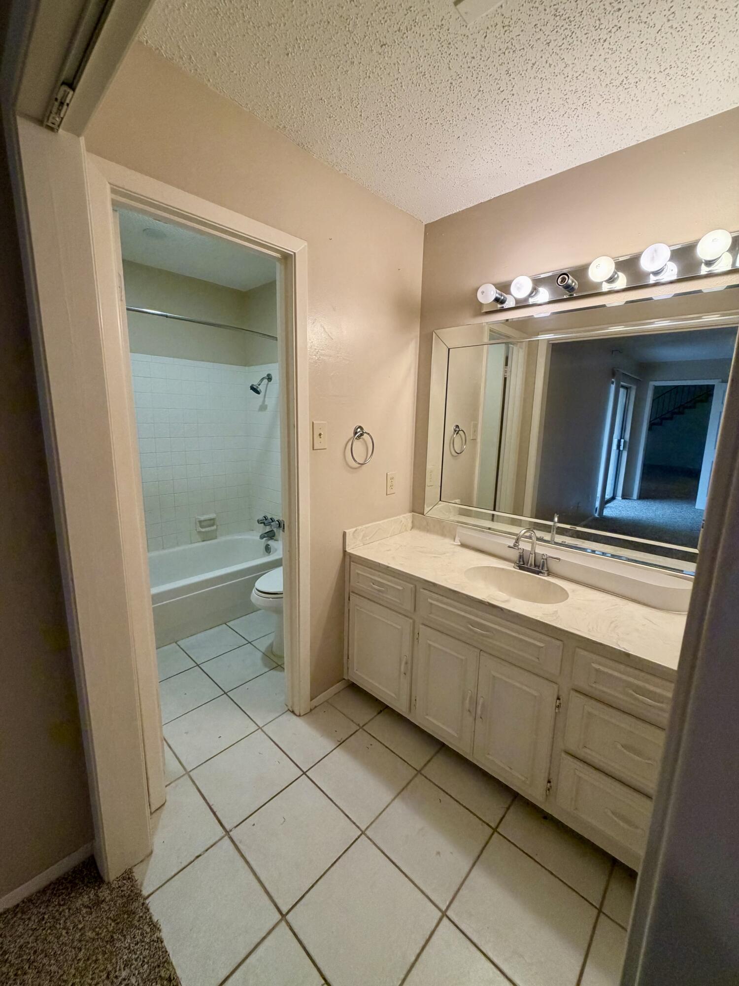 2562 Sunset Drive Property Photo 11