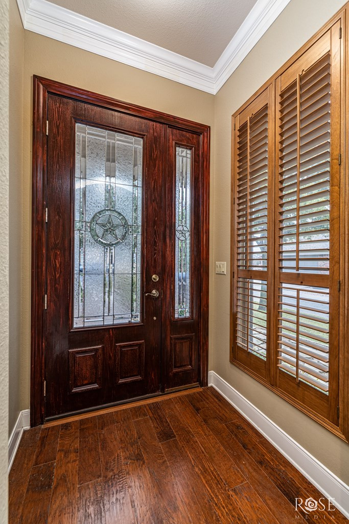 5533 Club Park Way Property Photo 6
