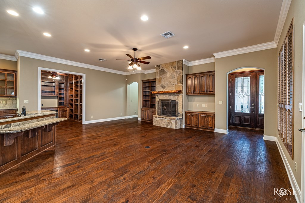 5533 Club Park Way Property Photo 11
