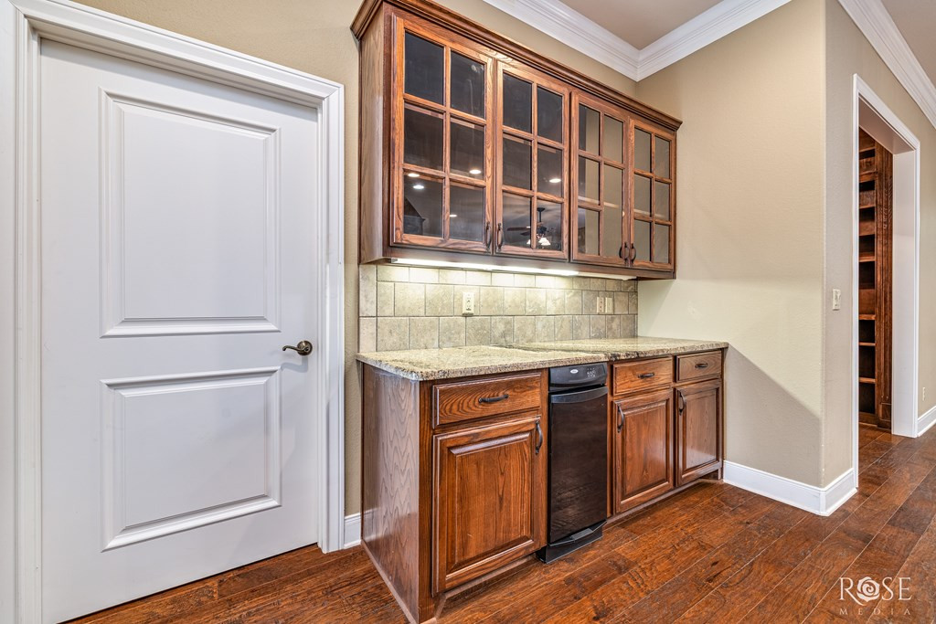 5533 Club Park Way Property Photo 13