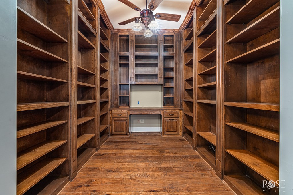 5533 Club Park Way Property Photo 14