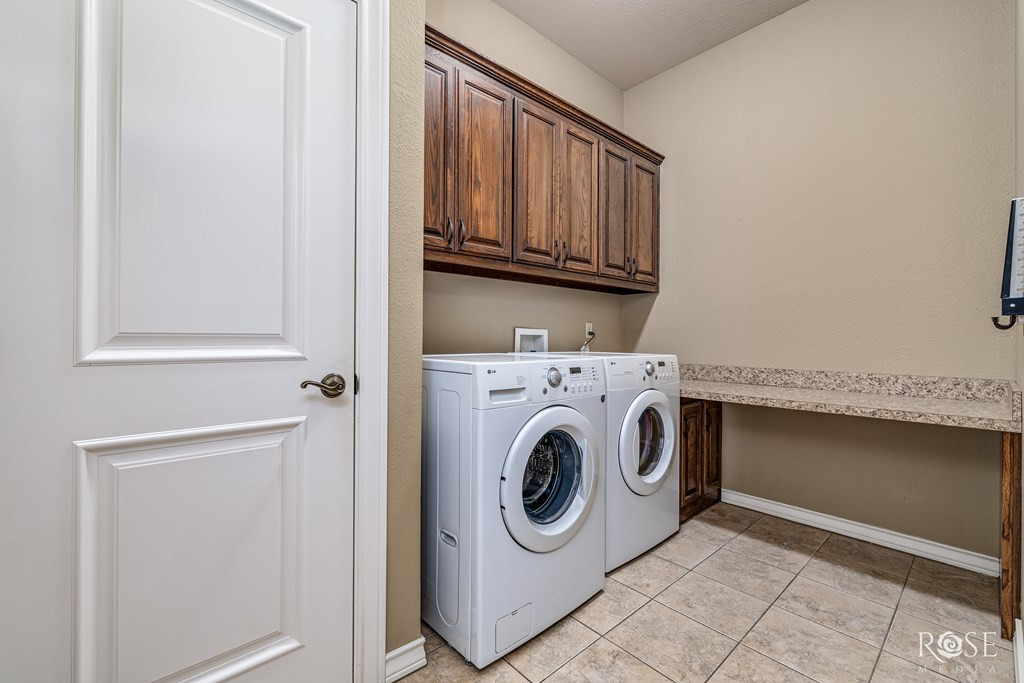 5533 Club Park Way Property Photo 23