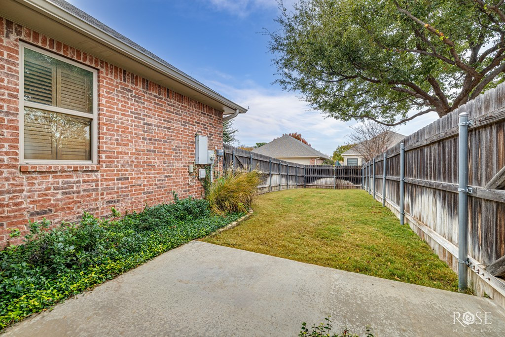 5533 Club Park Way Property Photo 25