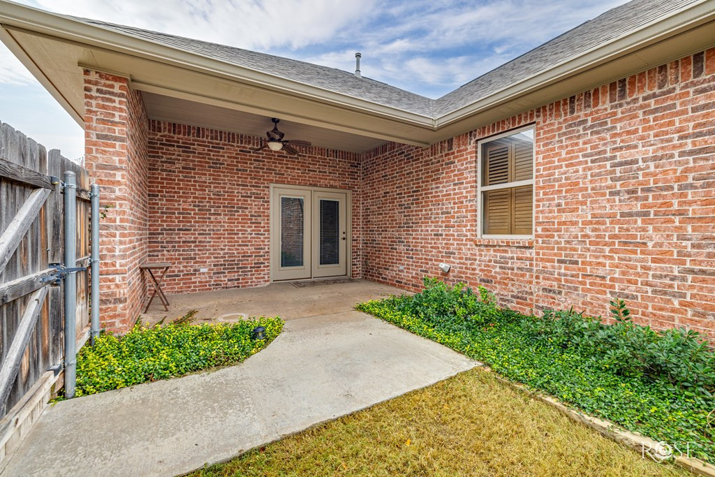 5533 Club Park Way Property Photo 26