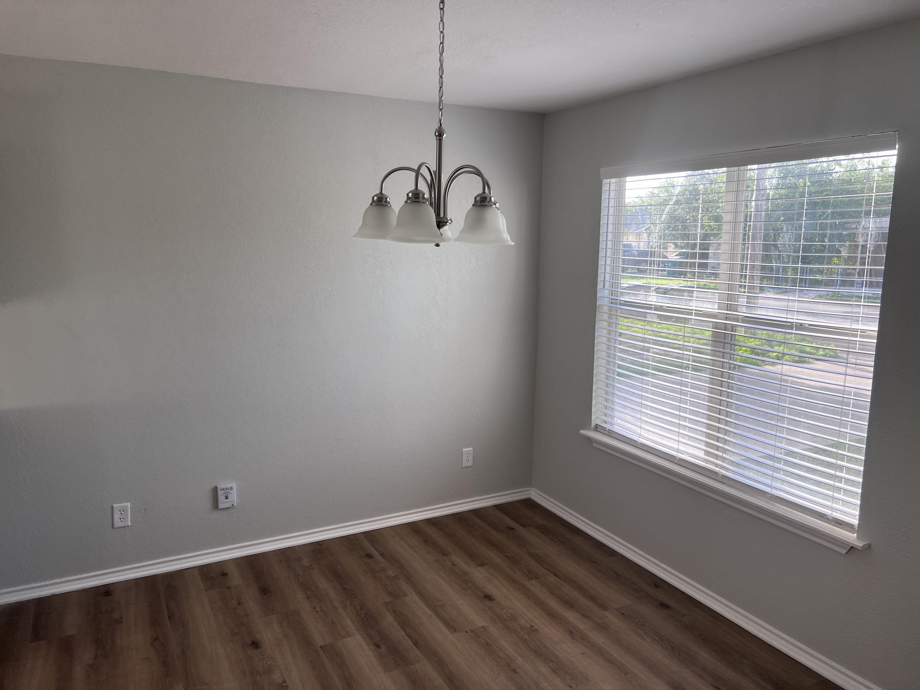 810 W 18th Street Property Photo 3