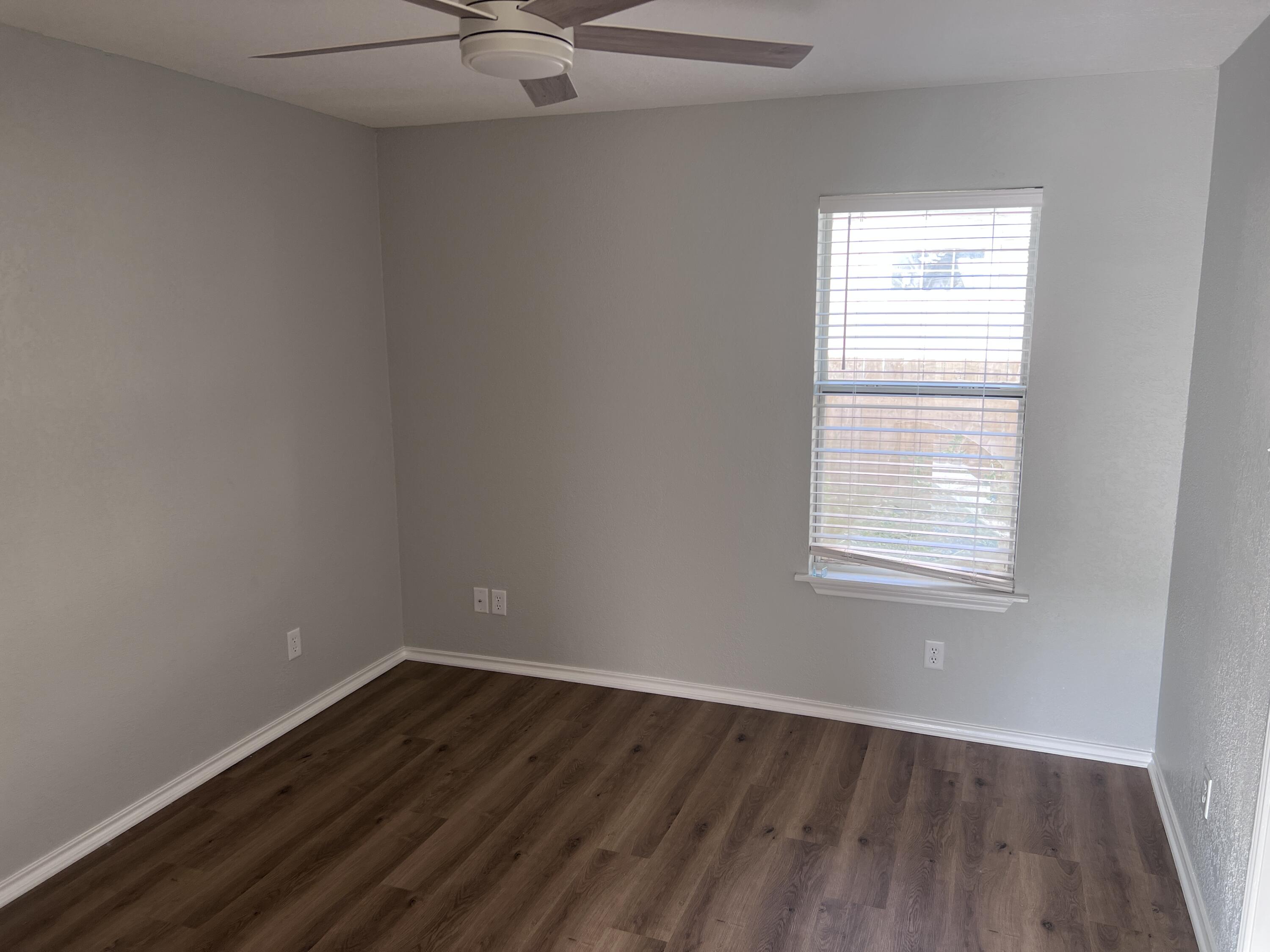 810 W 18th Street Property Photo 4