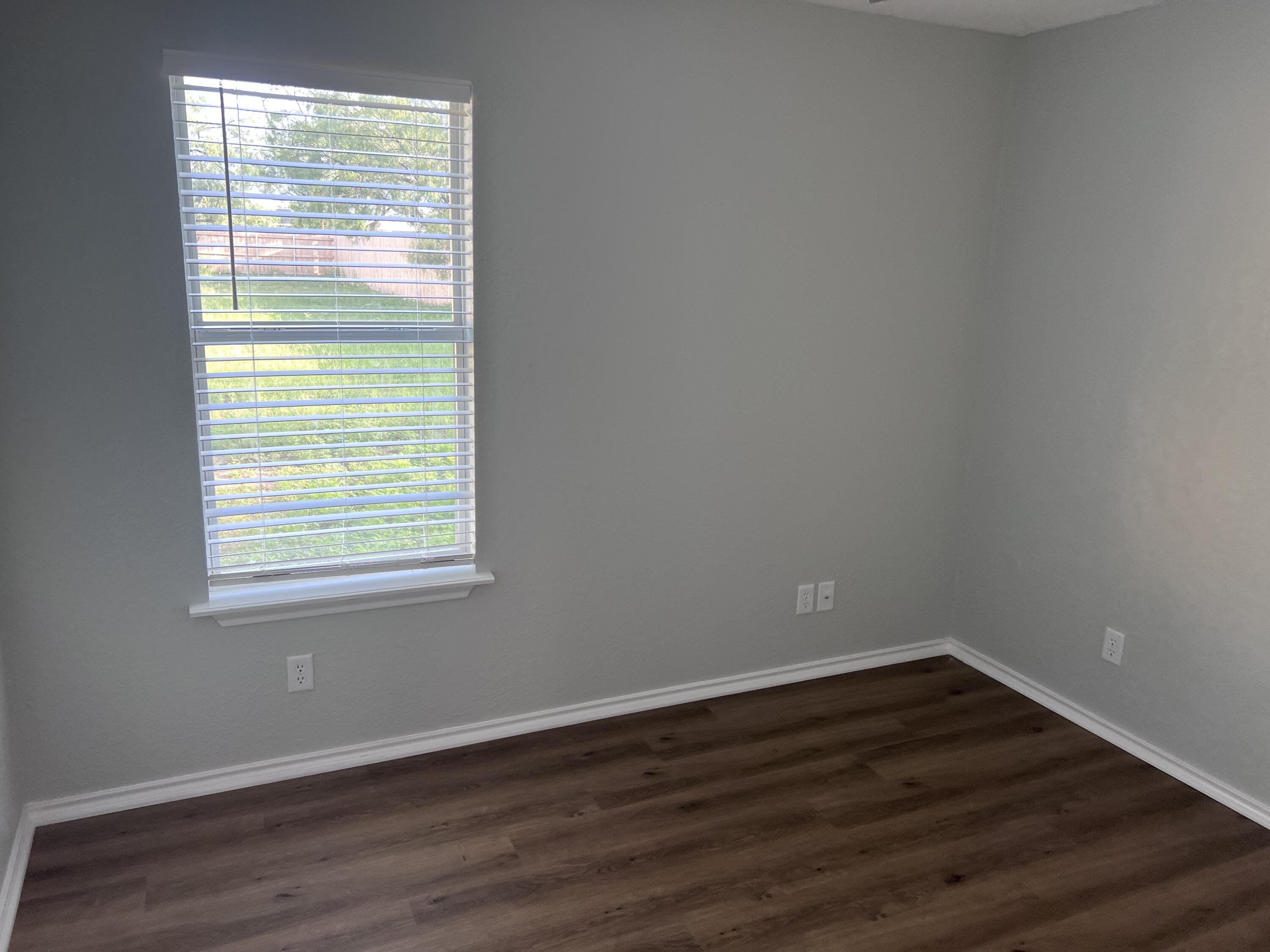 810 W 18th Street Property Photo 5