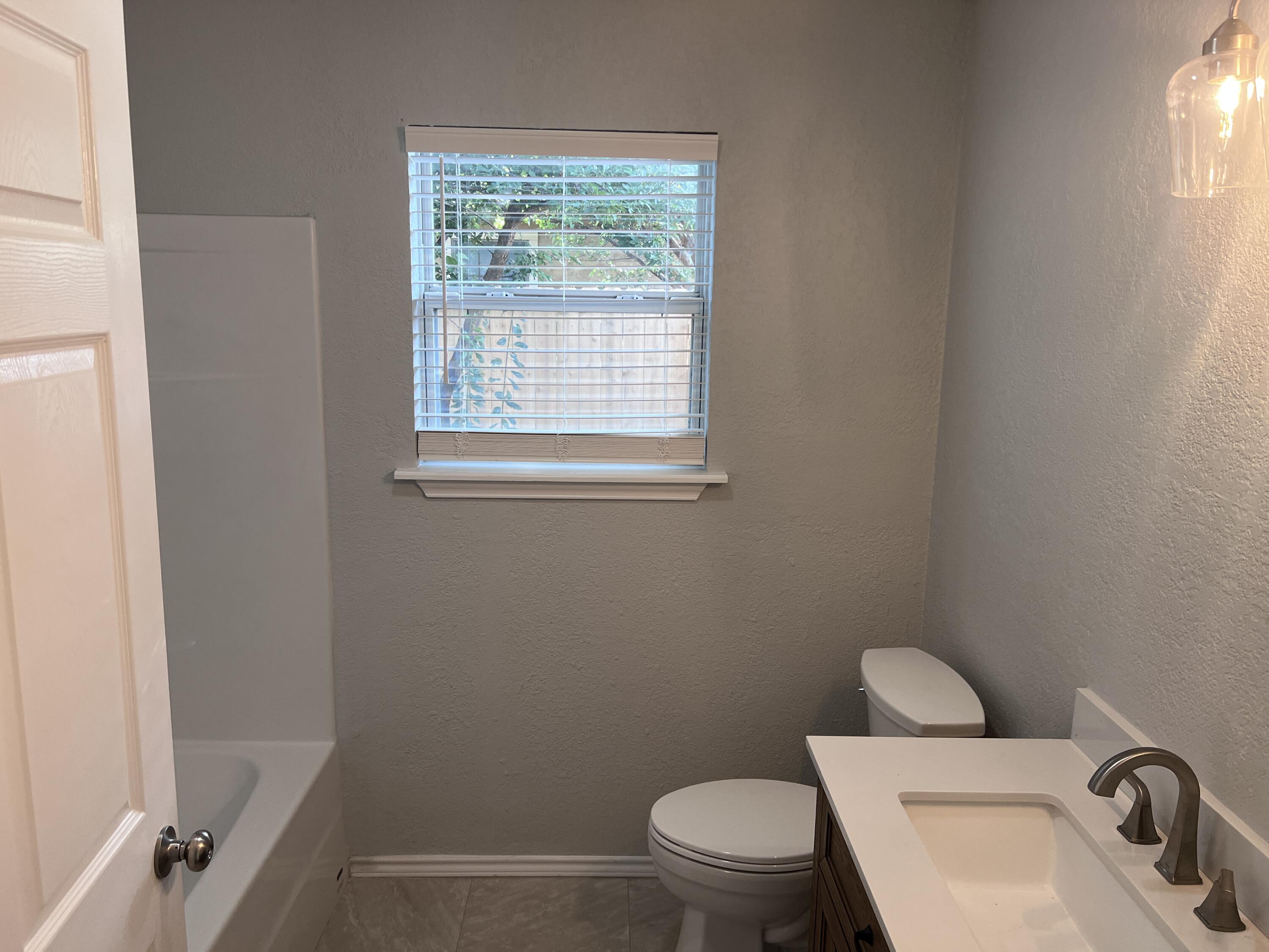 810 W 18th Street Property Photo 7
