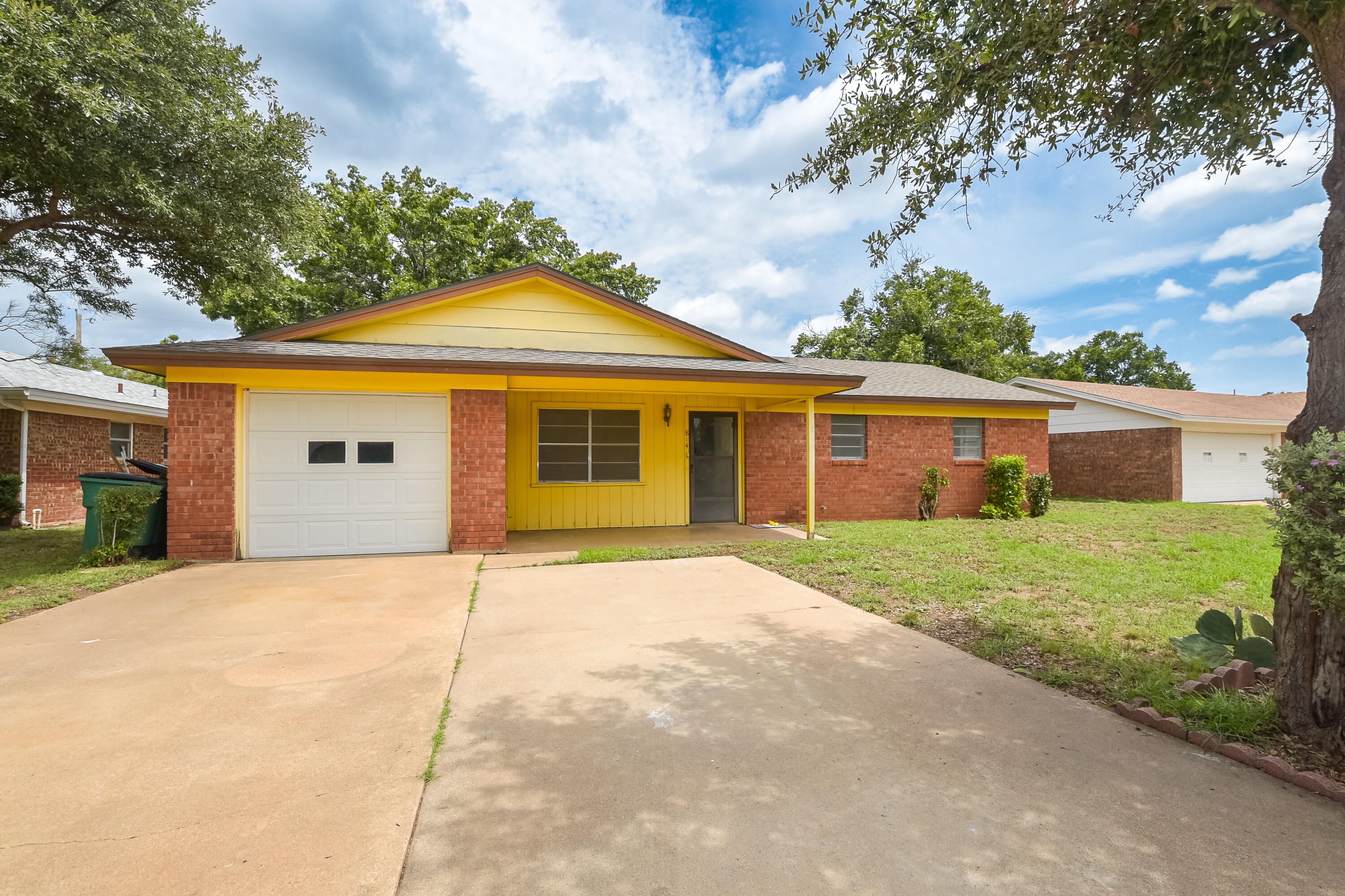 814 Stonewall Drive Property Photo 3