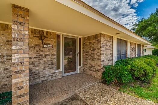 2701 Alta Vista Lane Property Photo 5