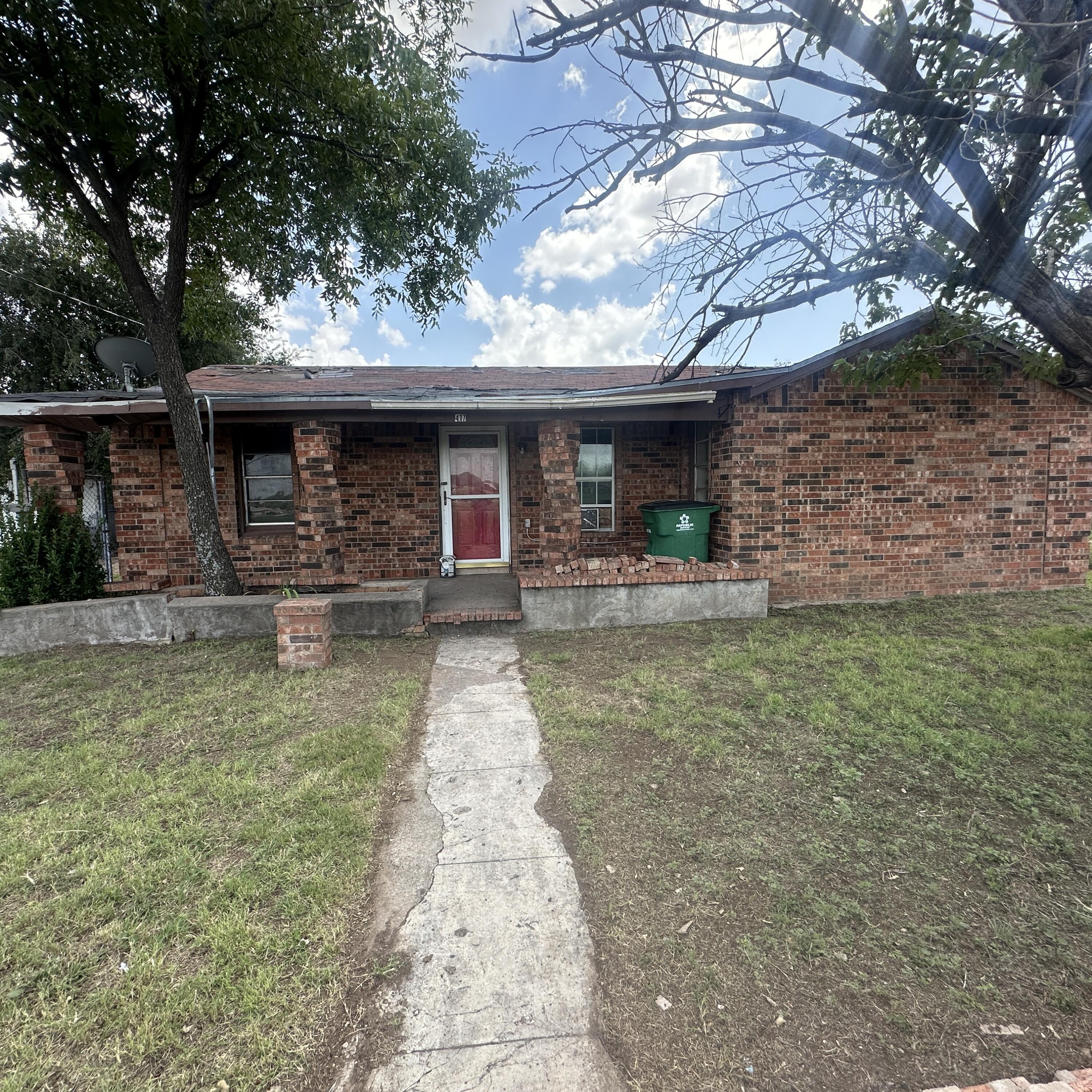 417 E 42nd Street Property Photo 1